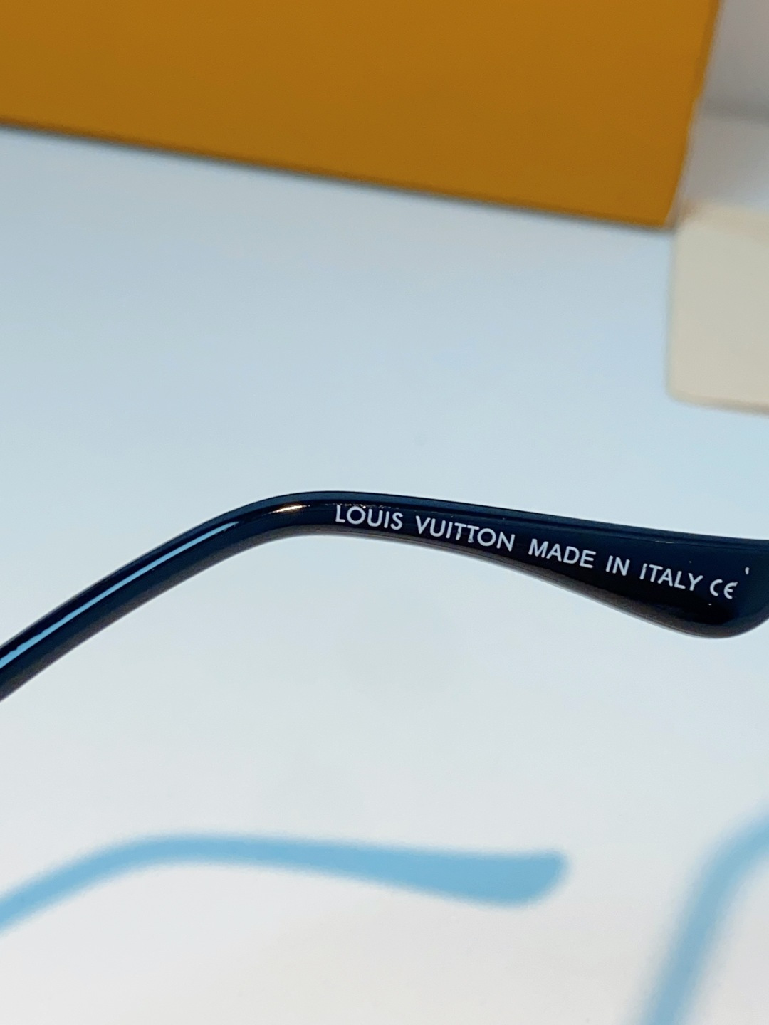 Louis Vuitton 路易威登 经典双梁飞行员镜框，利落金属线条利落大气，上脸修饰脸型，利落显脸小，自带高级酷感，