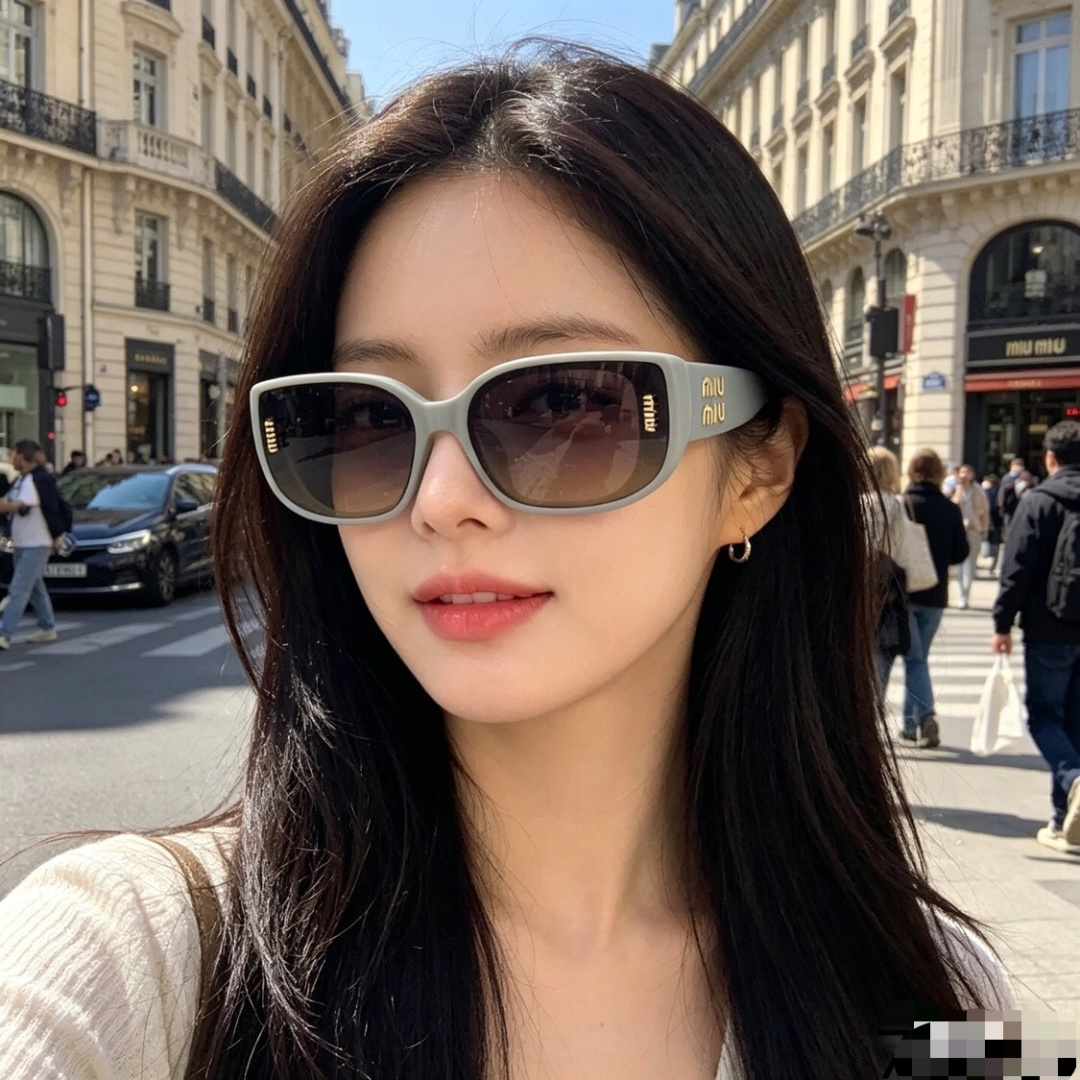 MiuMiu缪缪经典窄版小方框，自带90s复古摩登腔调，利落框型巧妙修饰脸型，瘦脸又精致，上脸秒变清冷千金感，可盐可甜适