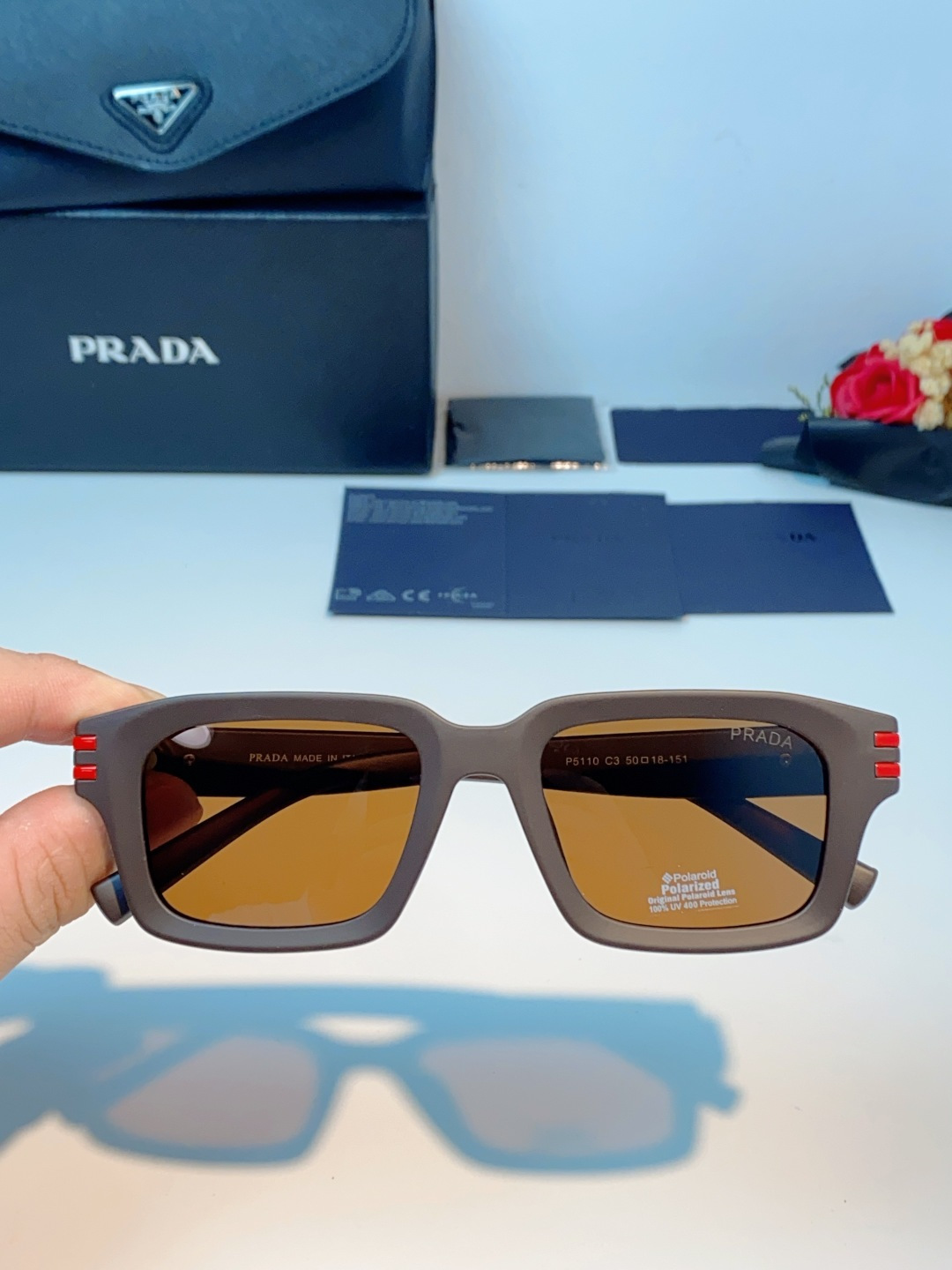Prada普拉达 2026新款 高版镜框自带磨砂雾面质感，更显低调高级，不易沾指纹，日常打理超省心。利落