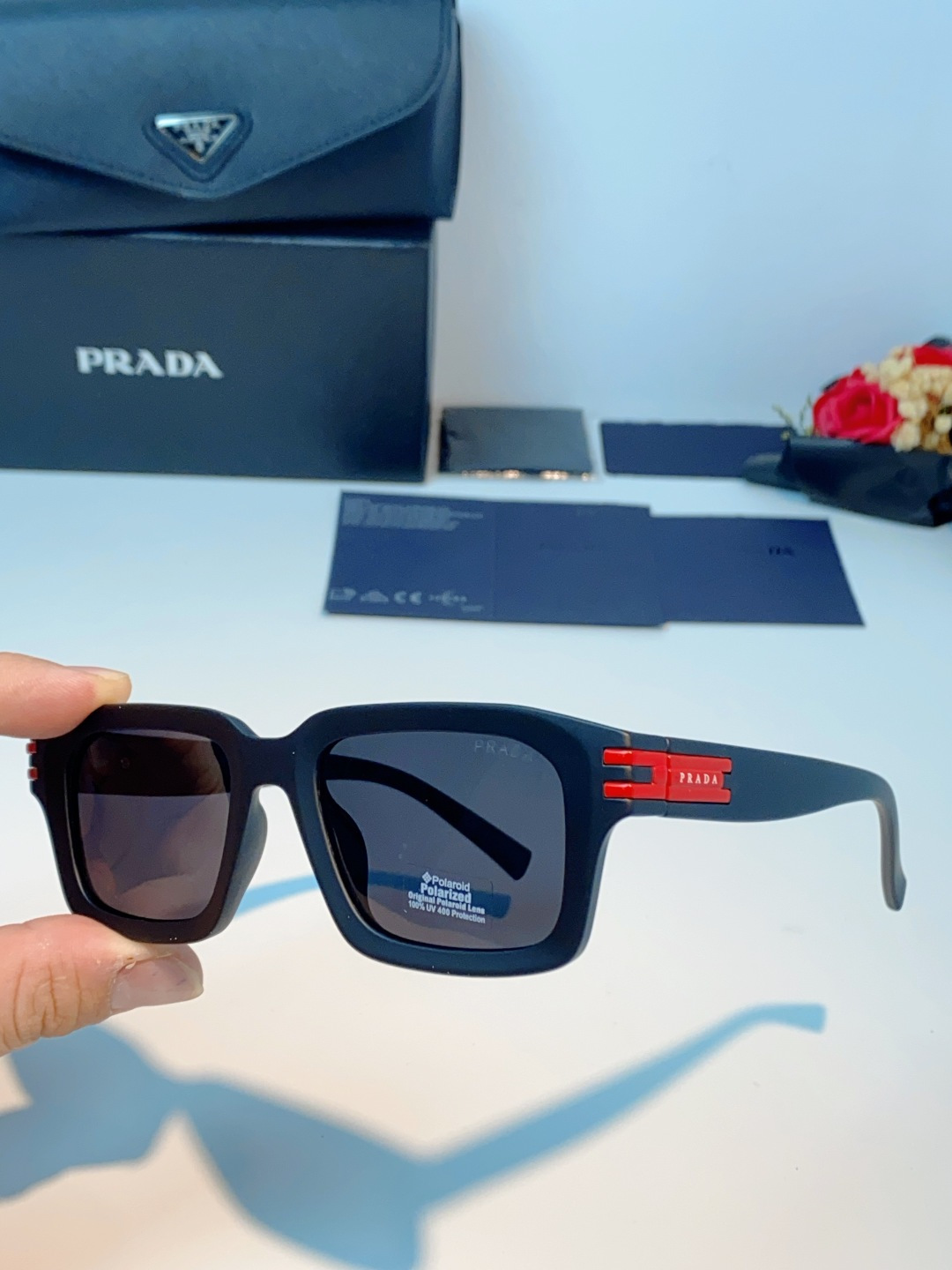 Prada普拉达 2026新款 高版镜框自带磨砂雾面质感，更显低调高级，不易沾指纹，日常打理超省心。利落