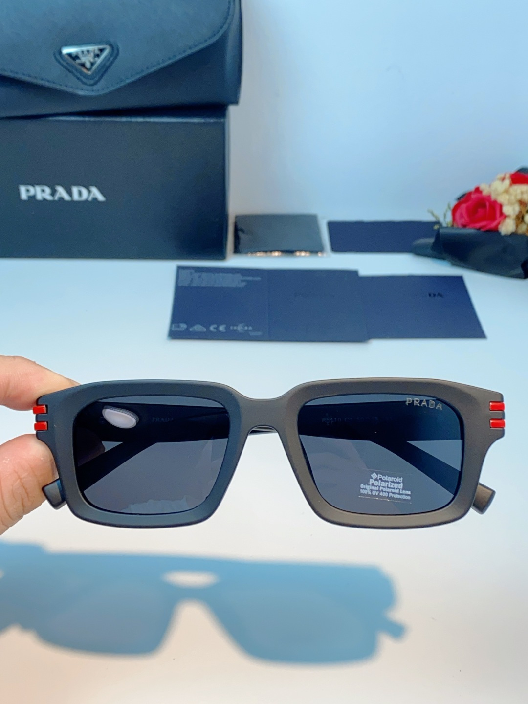Prada普拉达 2026新款 高版镜框自带磨砂雾面质感，更显低调高级，不易沾指纹，日常打理超省心。利落
