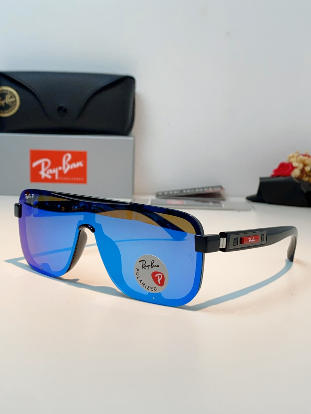 RayBan雷朋 2026新款飞行员式偏光墨镜以雷朋标志性的潮流基因，打造这副兼具型格与实力的太阳镜。一