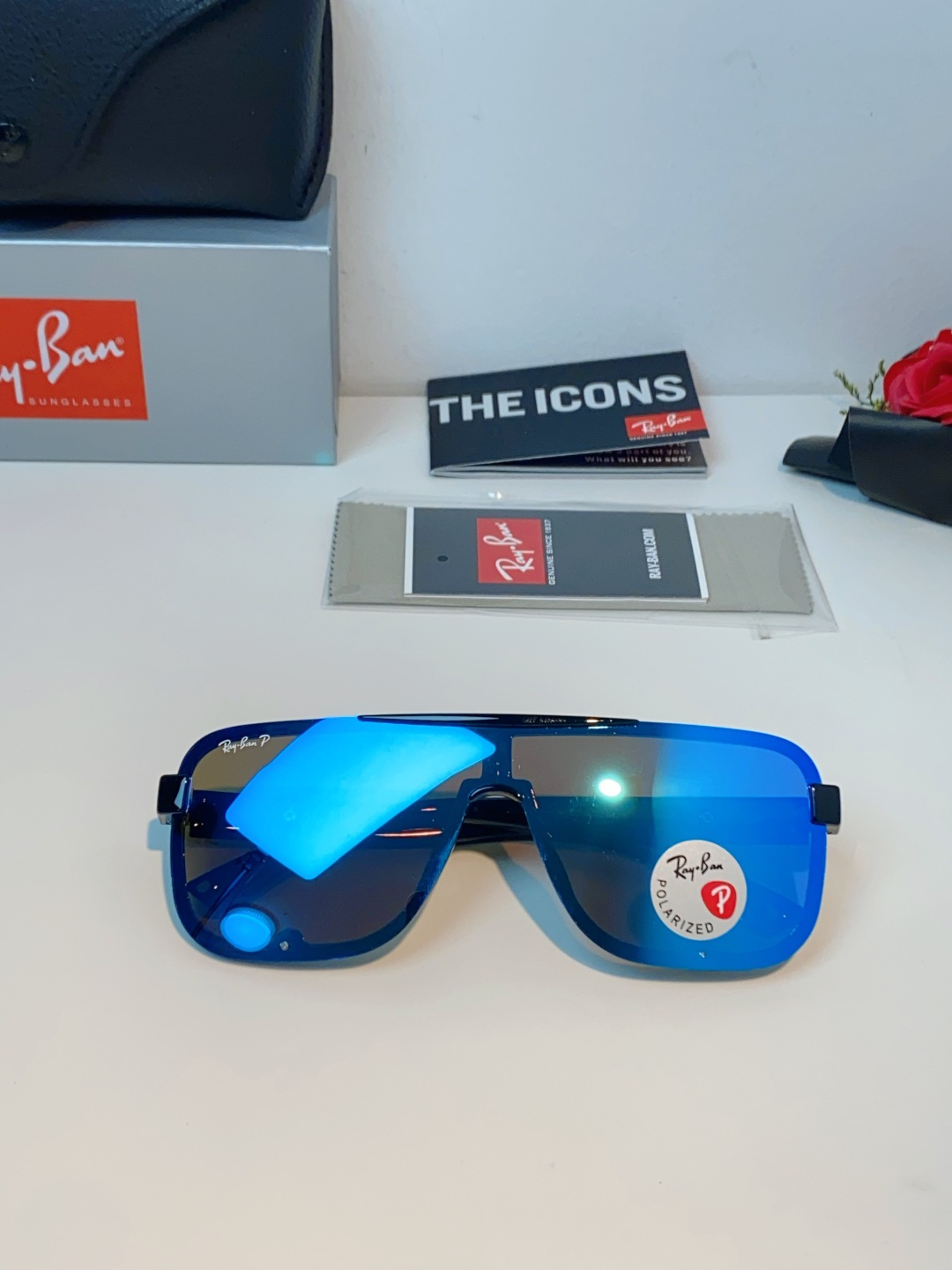 RayBan雷朋 2026新款飞行员式偏光墨镜以雷朋标志性的潮流基因，打造这副兼具型格与实力的太阳镜。一