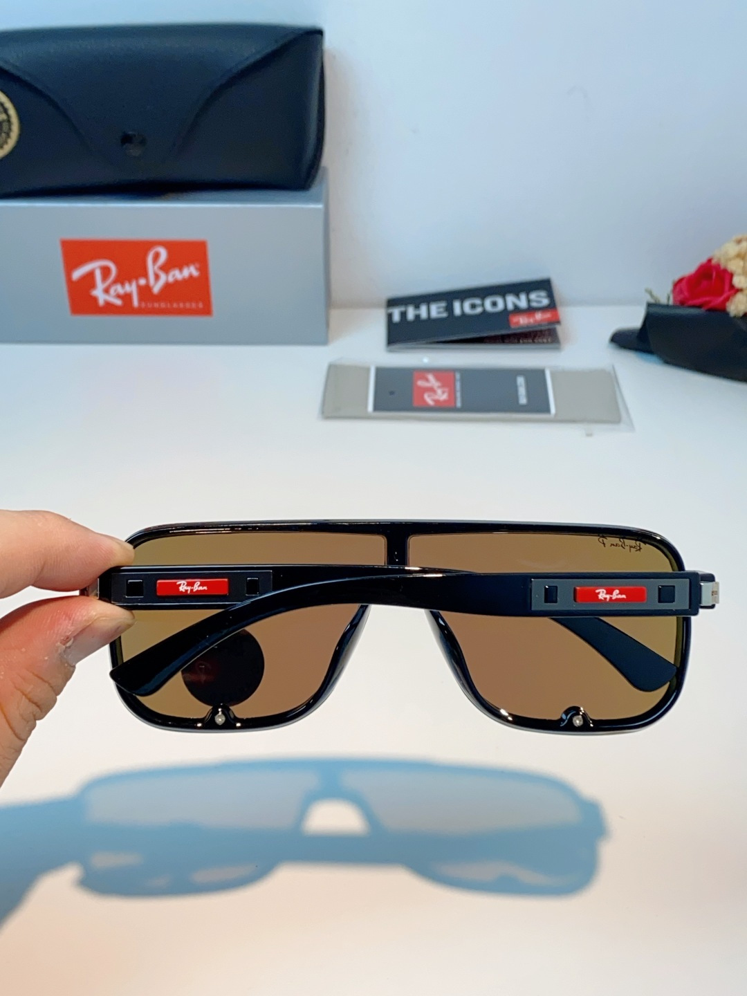 RayBan雷朋 2026新款飞行员式偏光墨镜以雷朋标志性的潮流基因，打造这副兼具型格与实力的太阳镜。一