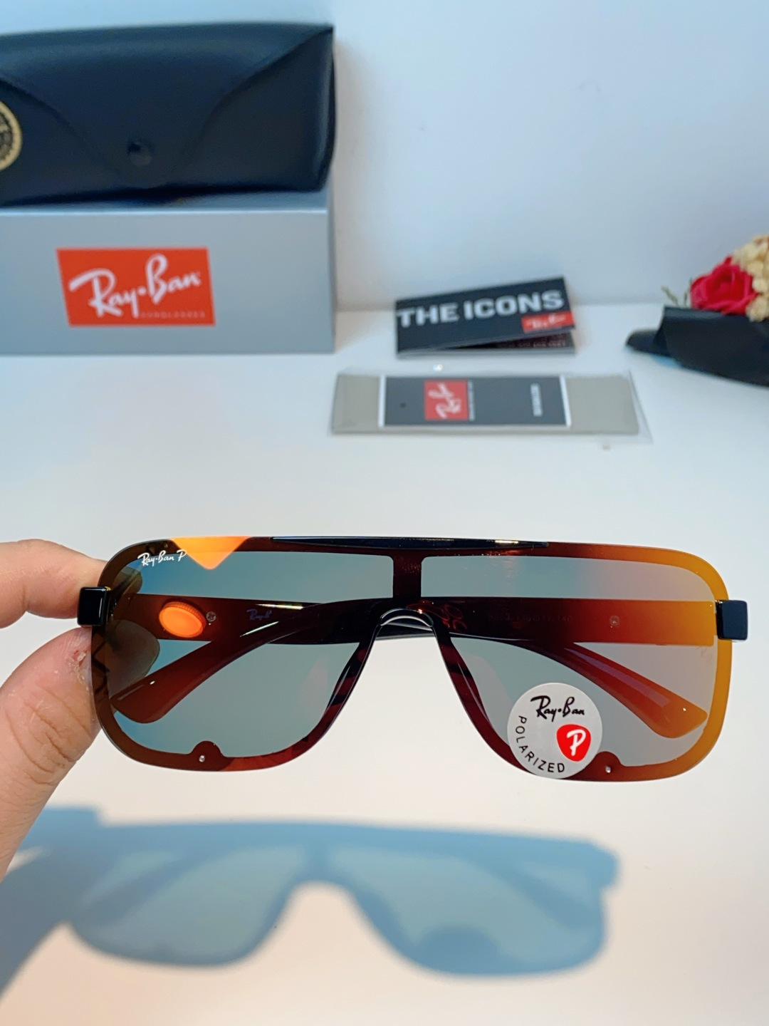 RayBan雷朋 2026新款飞行员式偏光墨镜以雷朋标志性的潮流基因，打造这副兼具型格与实力的太阳镜。一