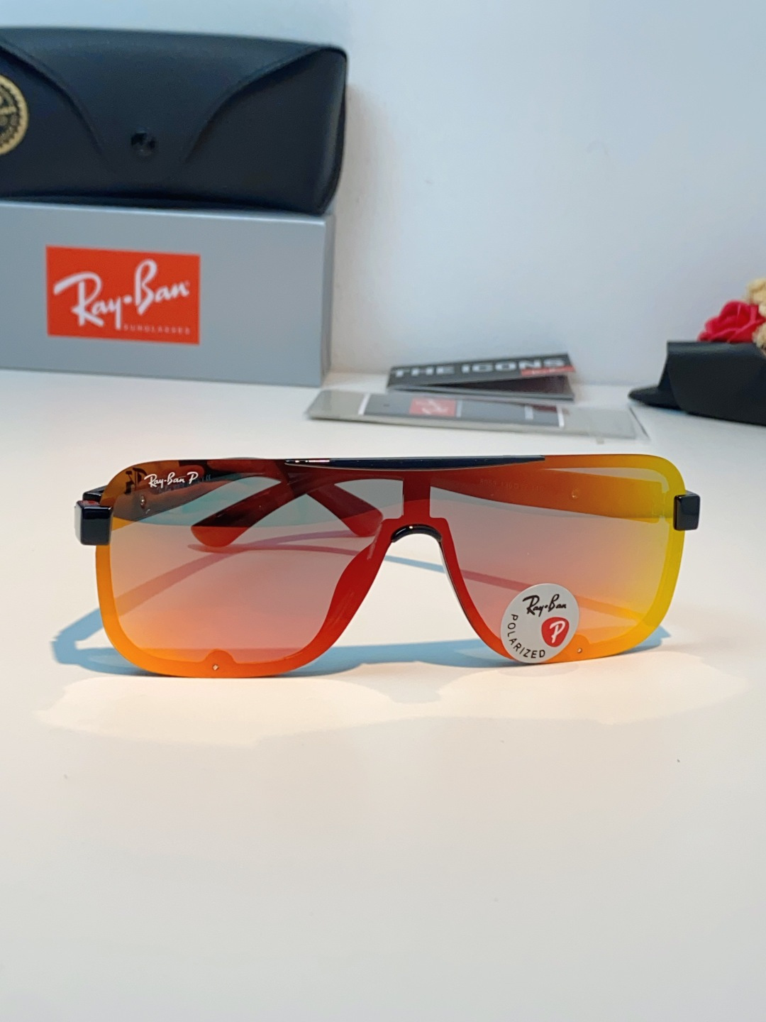 RayBan雷朋 2026新款飞行员式偏光墨镜以雷朋标志性的潮流基因，打造这副兼具型格与实力的太阳镜。一