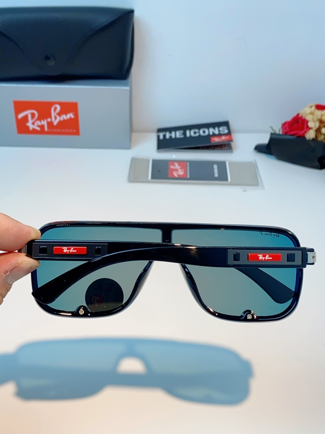 RayBan雷朋 2026新款飞行员式偏光墨镜以雷朋标志性的潮流基因，打造这副兼具型格与实力的太阳镜。一