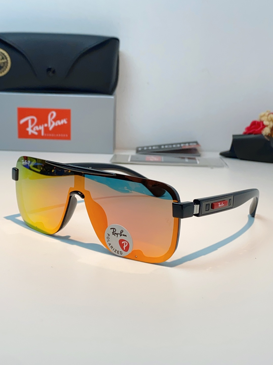 RayBan雷朋 2026新款飞行员式偏光墨镜以雷朋标志性的潮流基因，打造这副兼具型格与实力的太阳镜。一