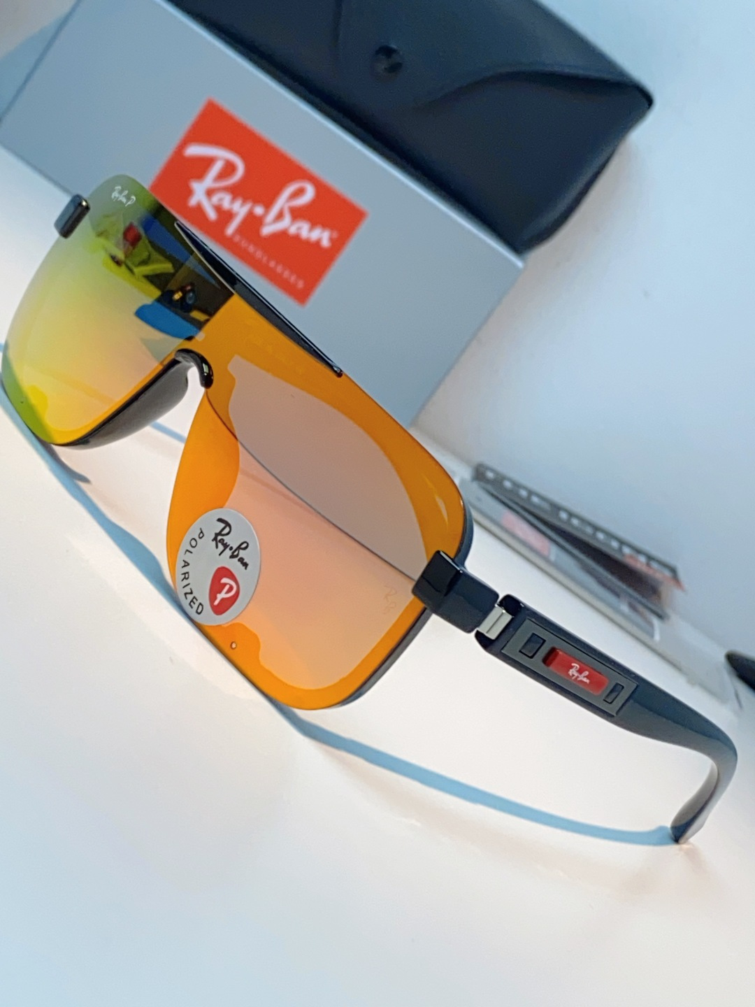 RayBan雷朋 2026新款飞行员式偏光墨镜以雷朋标志性的潮流基因，打造这副兼具型格与实力的太阳镜。一