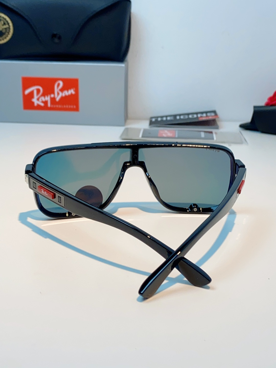 RayBan雷朋 2026新款飞行员式偏光墨镜以雷朋标志性的潮流基因，打造这副兼具型格与实力的太阳镜。一