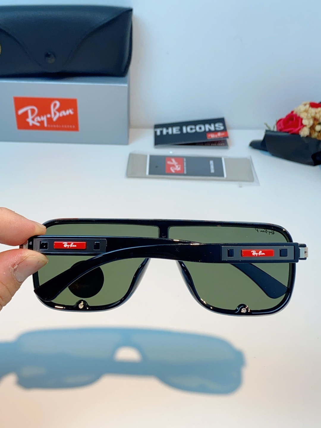 RayBan雷朋 2026新款飞行员式偏光墨镜以雷朋标志性的潮流基因，打造这副兼具型格与实力的太阳镜。一