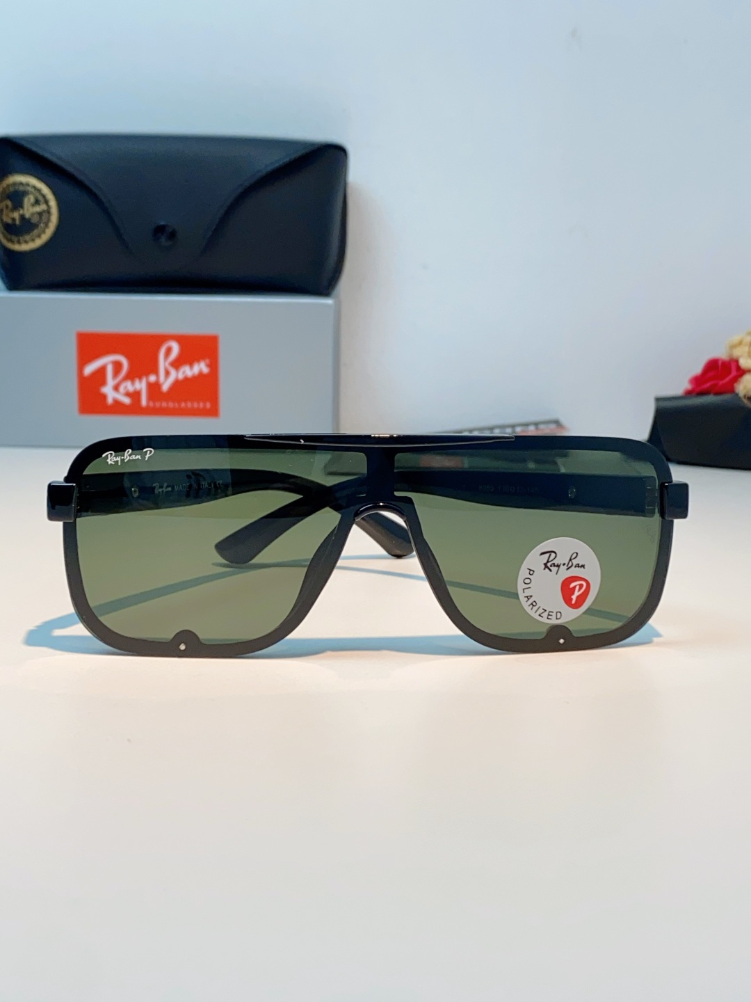 RayBan雷朋 2026新款飞行员式偏光墨镜以雷朋标志性的潮流基因，打造这副兼具型格与实力的太阳镜。一