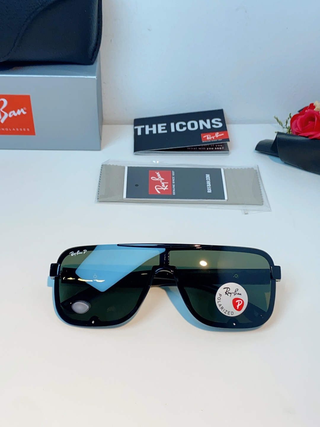 RayBan雷朋 2026新款飞行员式偏光墨镜以雷朋标志性的潮流基因，打造这副兼具型格与实力的太阳镜。一