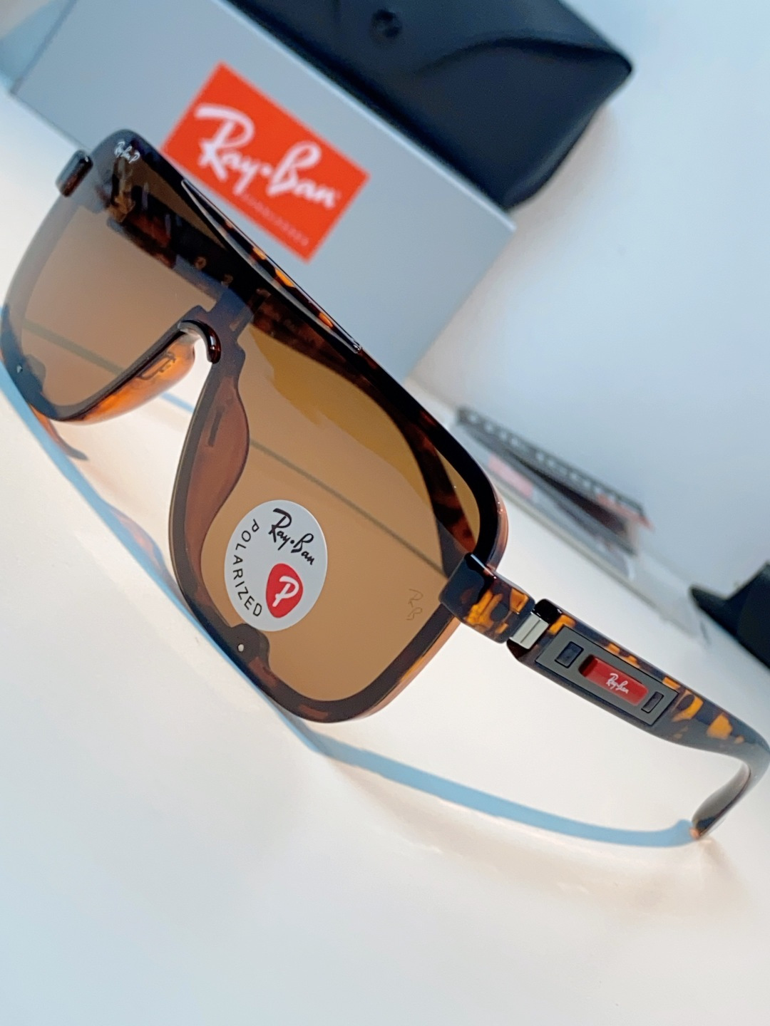RayBan雷朋 2026新款飞行员式偏光墨镜以雷朋标志性的潮流基因，打造这副兼具型格与实力的太阳镜。一