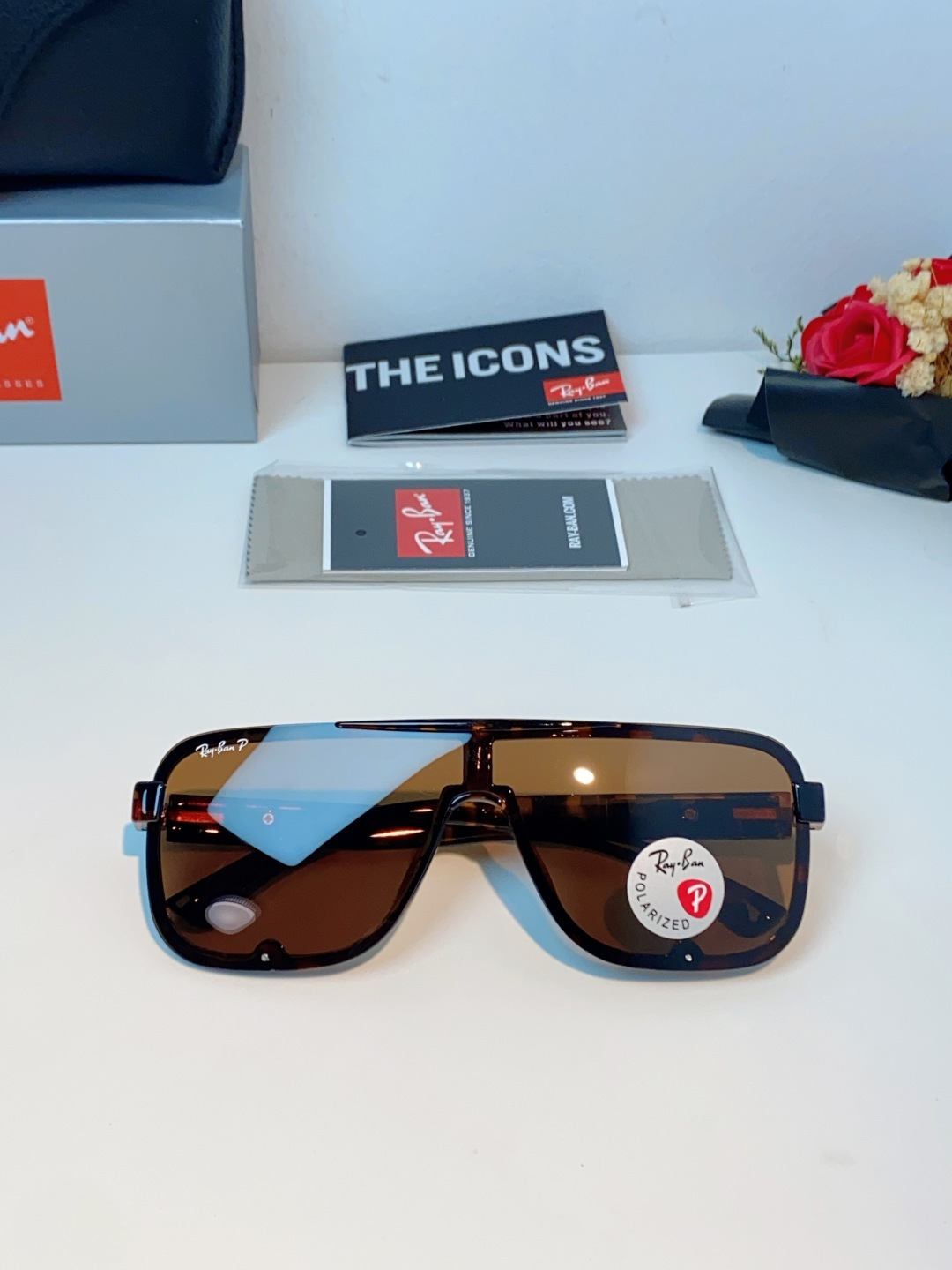 RayBan雷朋 2026新款飞行员式偏光墨镜以雷朋标志性的潮流基因，打造这副兼具型格与实力的太阳镜。一