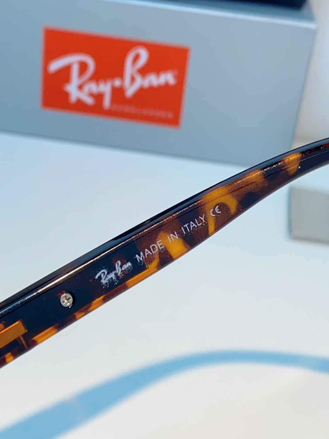RayBan雷朋 2026新款飞行员式偏光墨镜以雷朋标志性的潮流基因，打造这副兼具型格与实力的太阳镜。一