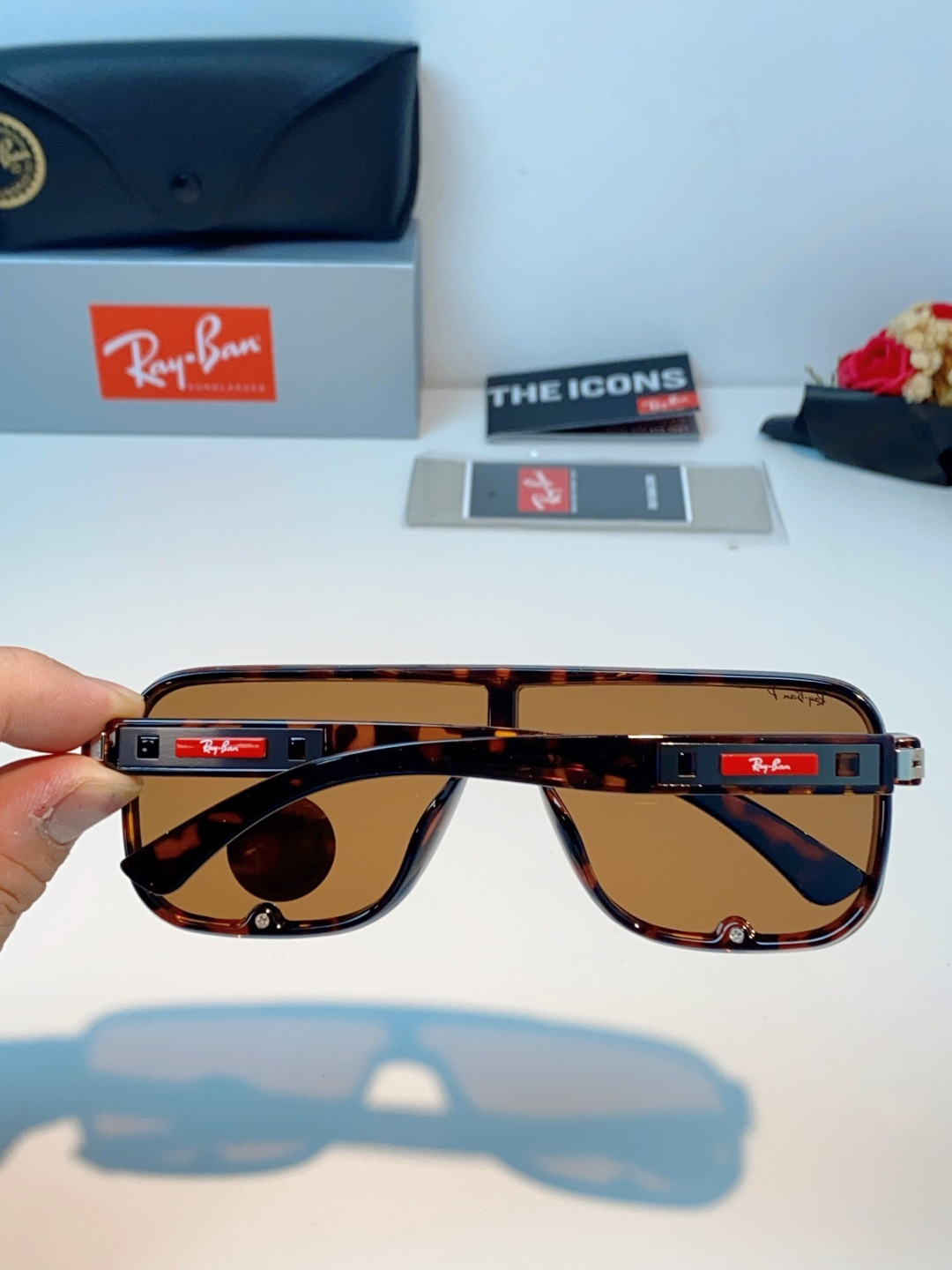 RayBan雷朋 2026新款飞行员式偏光墨镜以雷朋标志性的潮流基因，打造这副兼具型格与实力的太阳镜。一