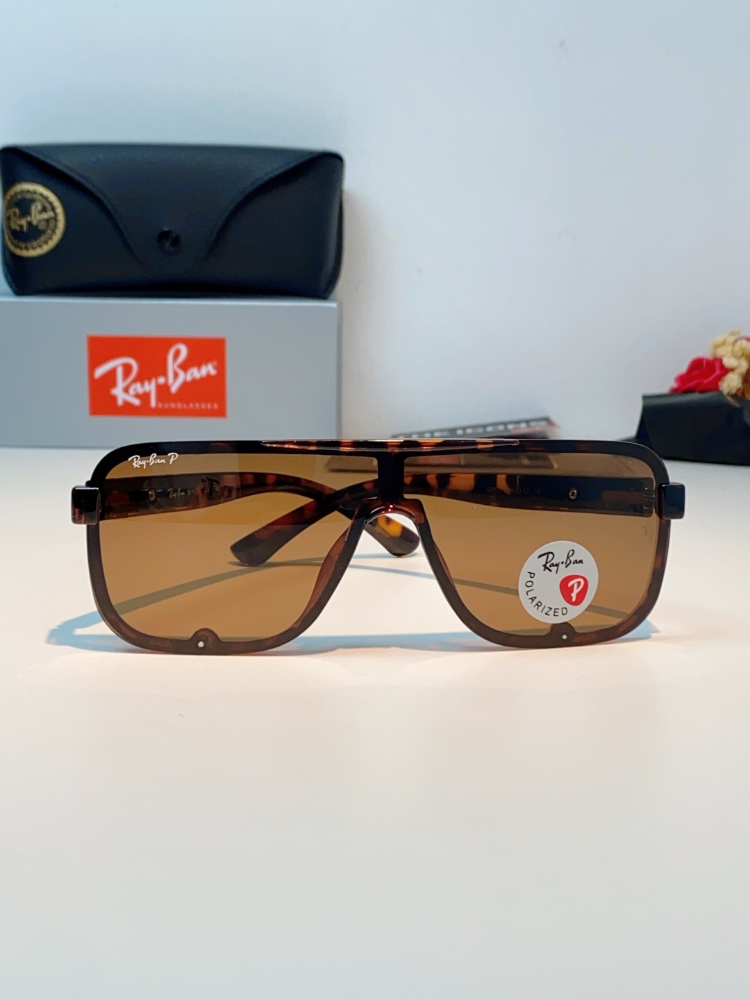 RayBan雷朋 2026新款飞行员式偏光墨镜以雷朋标志性的潮流基因，打造这副兼具型格与实力的太阳镜。一