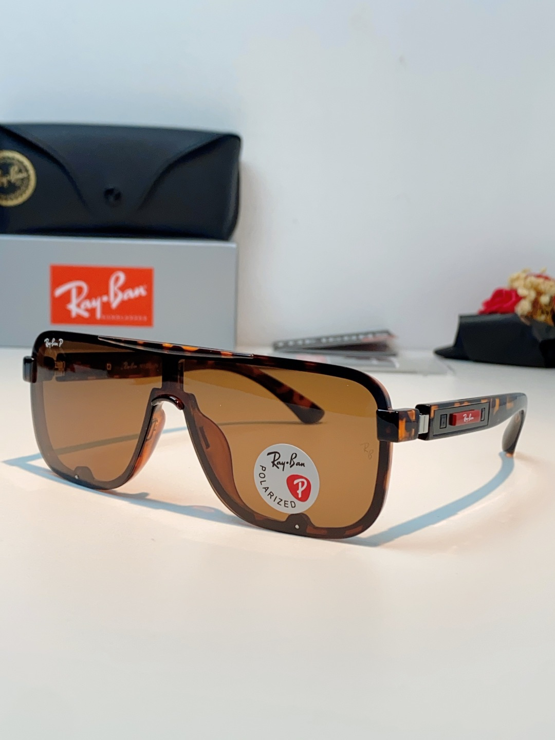 RayBan雷朋 2026新款飞行员式偏光墨镜以雷朋标志性的潮流基因，打造这副兼具型格与实力的太阳镜。一