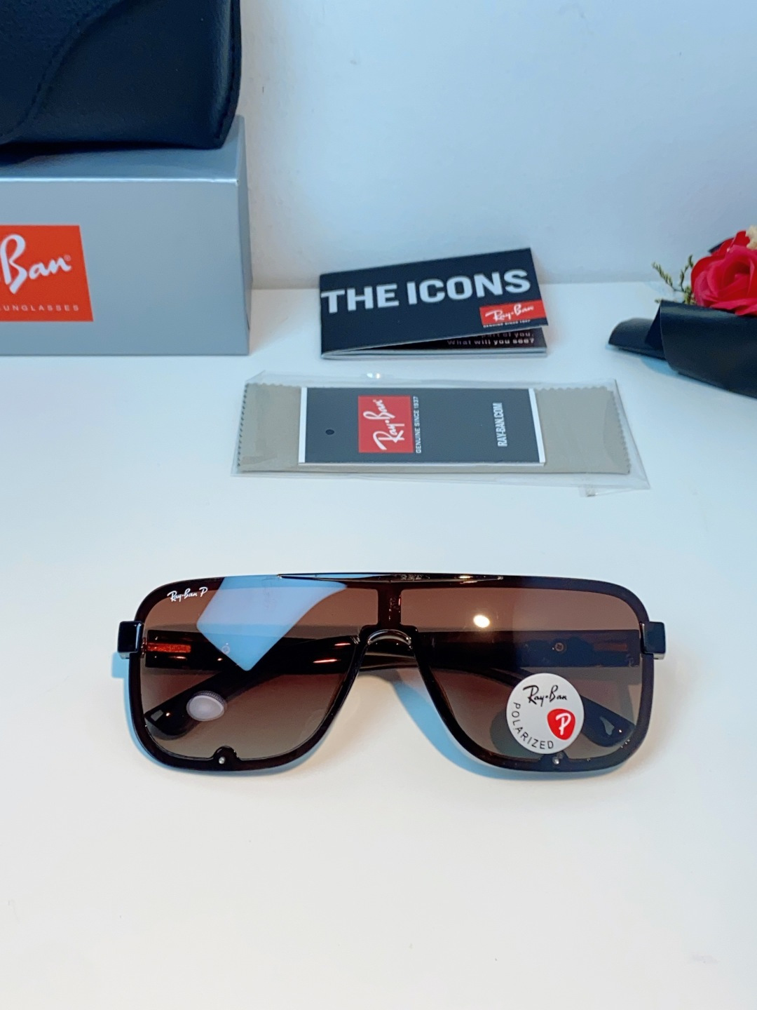 RayBan雷朋 2026新款飞行员式偏光墨镜以雷朋标志性的潮流基因，打造这副兼具型格与实力的太阳镜。一