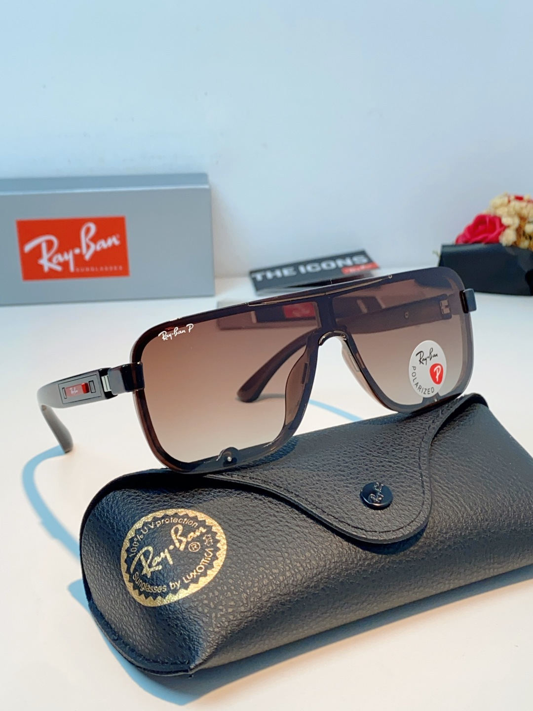 RayBan雷朋 2026新款飞行员式偏光墨镜以雷朋标志性的潮流基因，打造这副兼具型格与实力的太阳镜。一