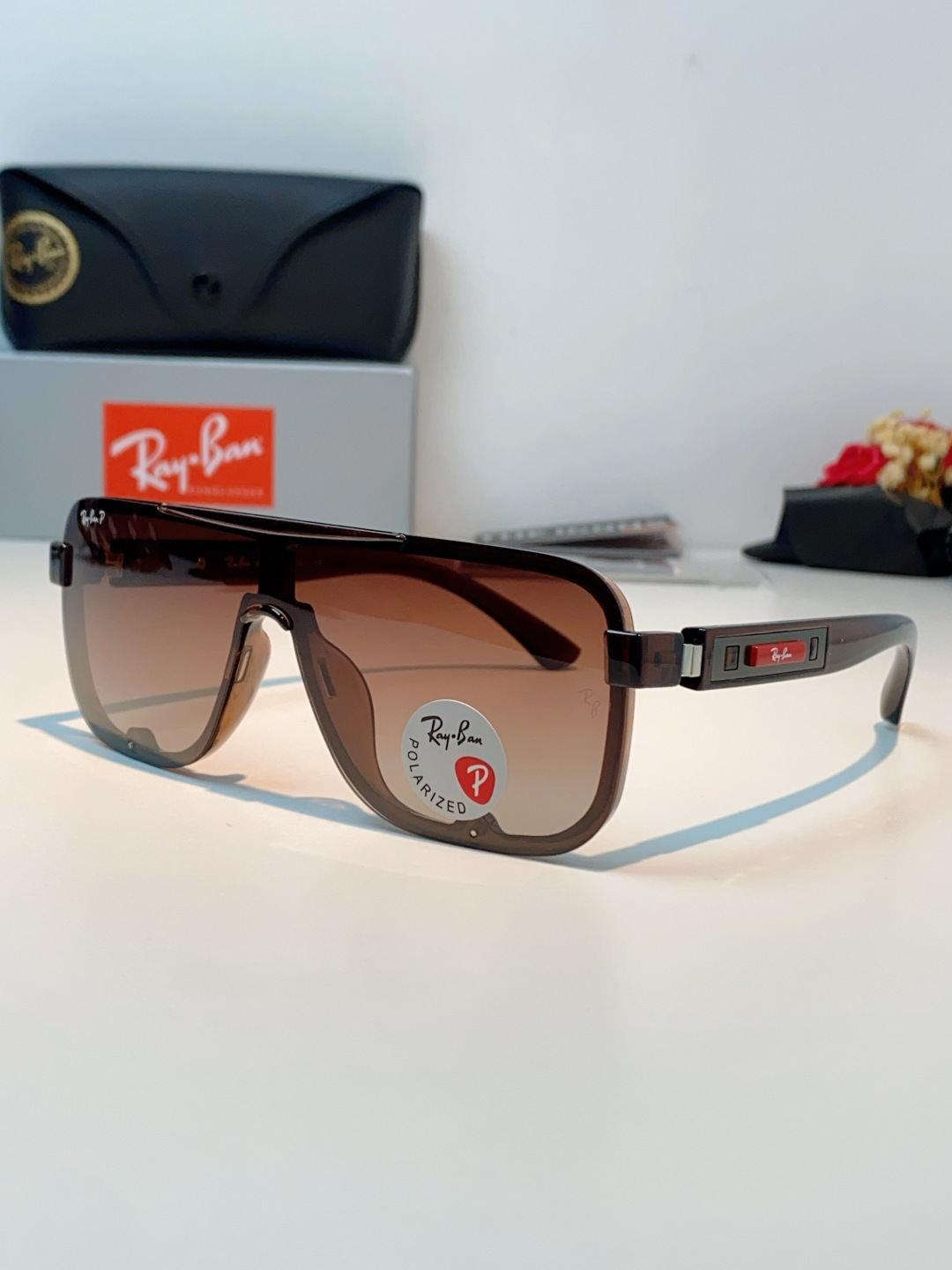 RayBan雷朋 2026新款飞行员式偏光墨镜以雷朋标志性的潮流基因，打造这副兼具型格与实力的太阳镜。一
