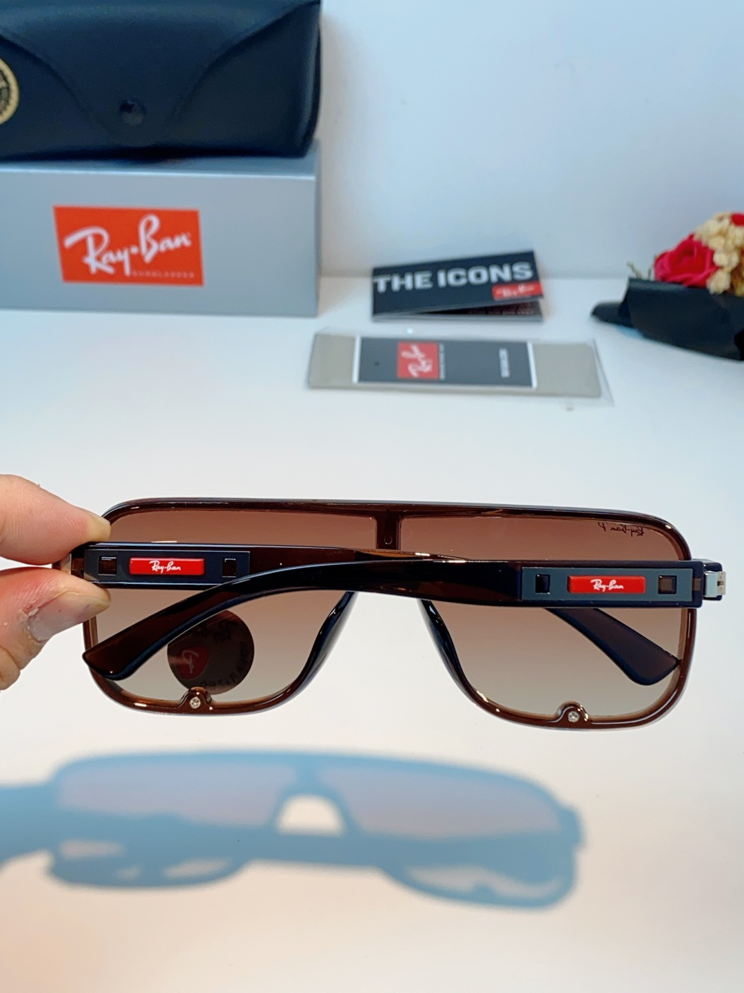 RayBan雷朋 2026新款飞行员式偏光墨镜以雷朋标志性的潮流基因，打造这副兼具型格与实力的太阳镜。一