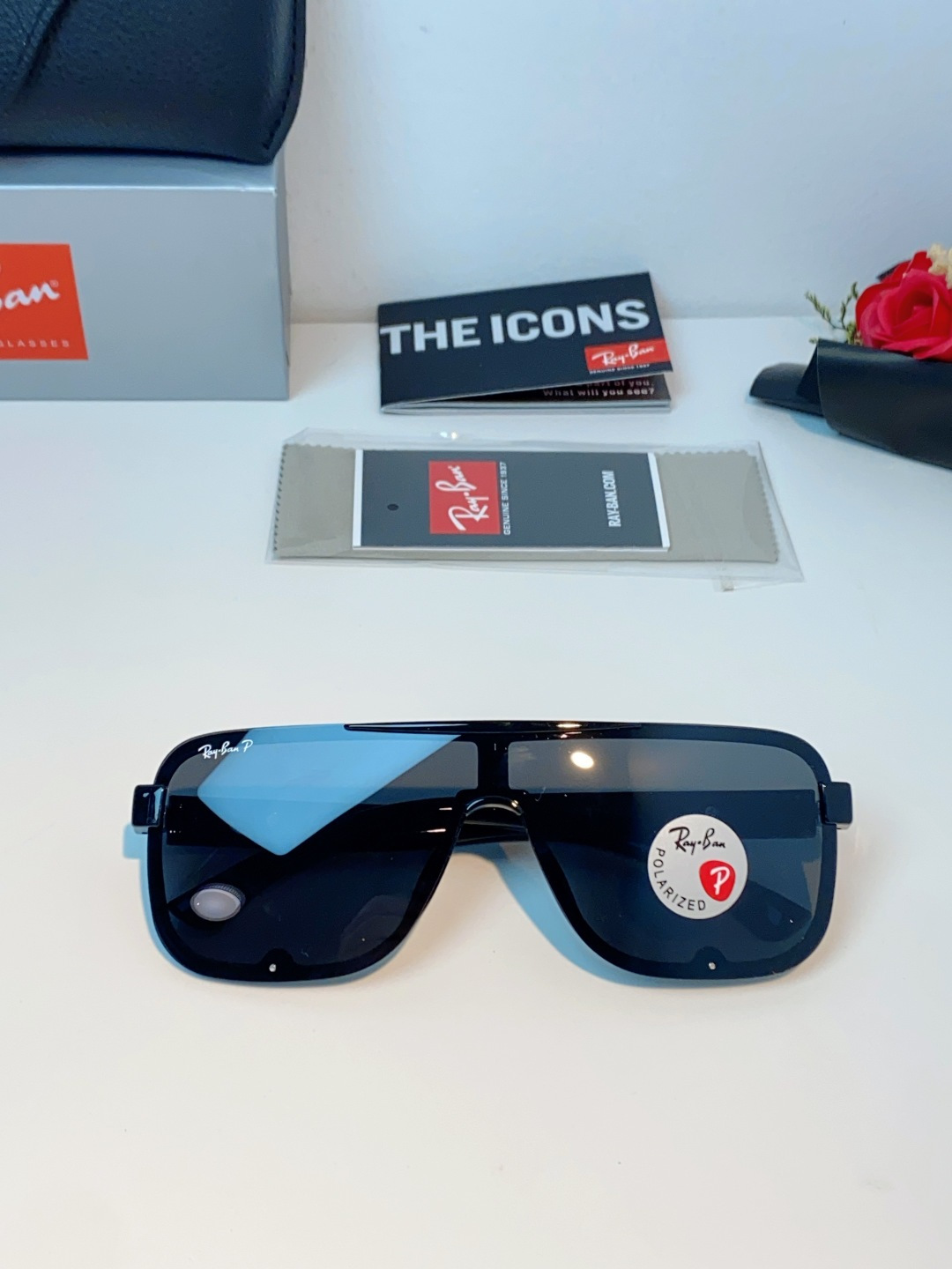 RayBan雷朋 2026新款飞行员式偏光墨镜以雷朋标志性的潮流基因，打造这副兼具型格与实力的太阳镜。一