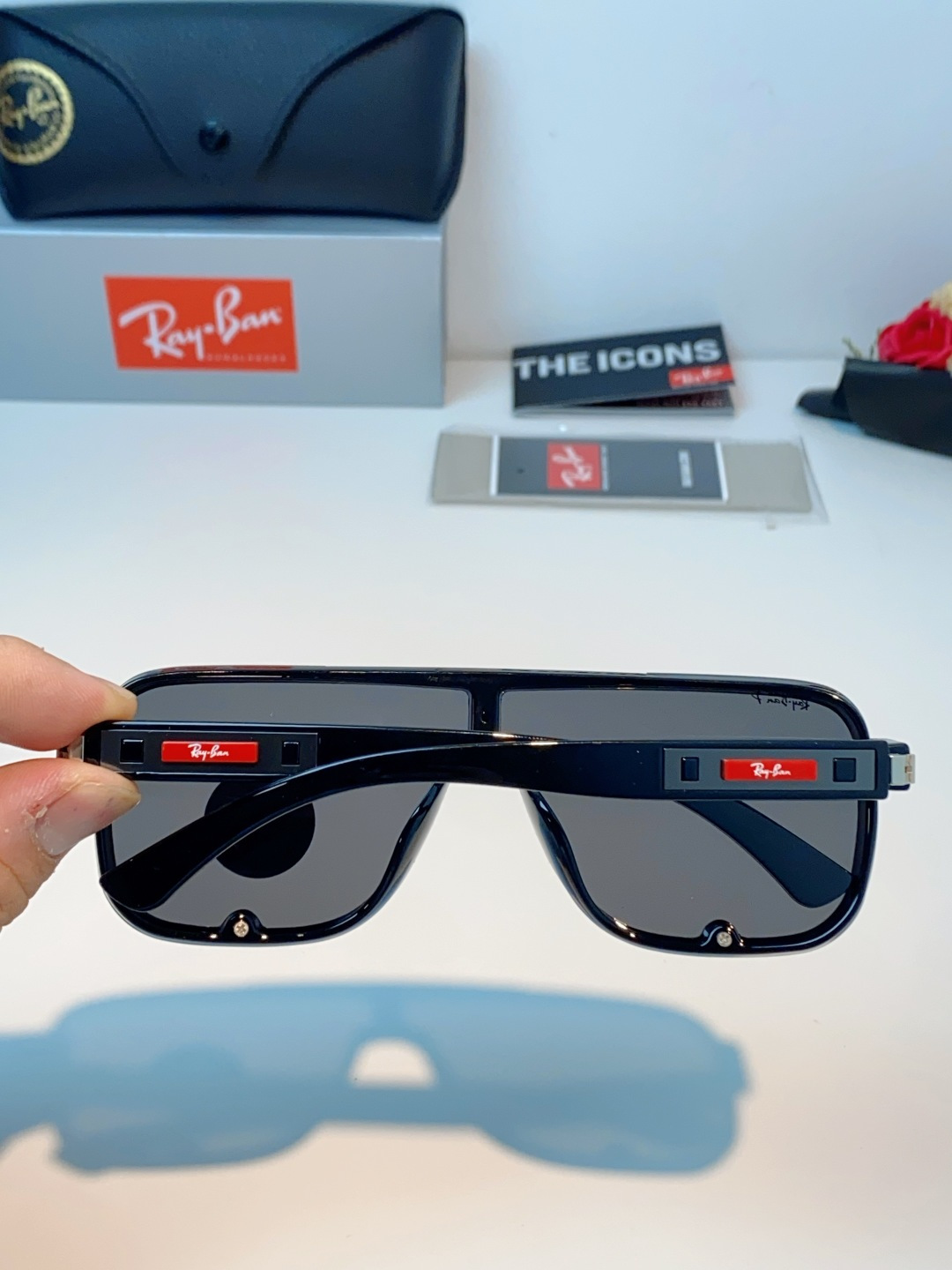 RayBan雷朋 2026新款飞行员式偏光墨镜以雷朋标志性的潮流基因，打造这副兼具型格与实力的太阳镜。一