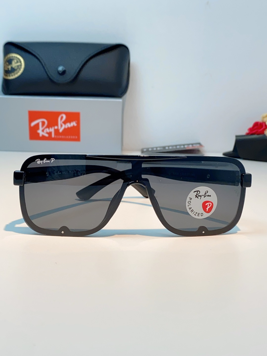 RayBan雷朋 2026新款飞行员式偏光墨镜以雷朋标志性的潮流基因，打造这副兼具型格与实力的太阳镜。一