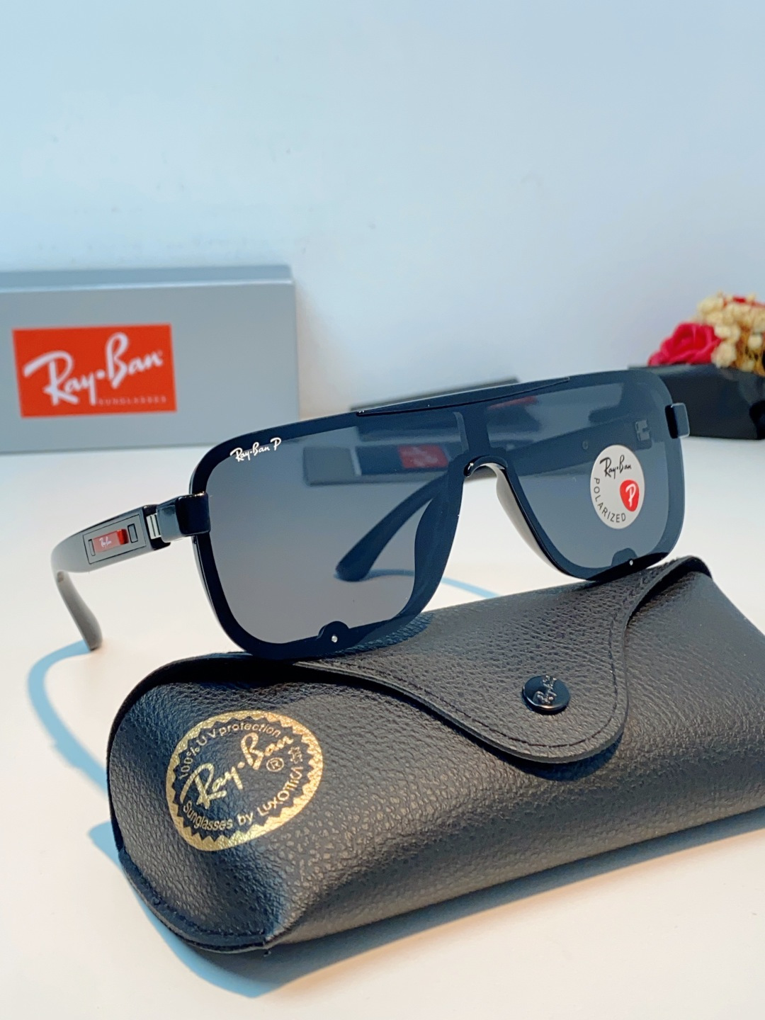 RayBan雷朋 2026新款飞行员式偏光墨镜以雷朋标志性的潮流基因，打造这副兼具型格与实力的太阳镜。一