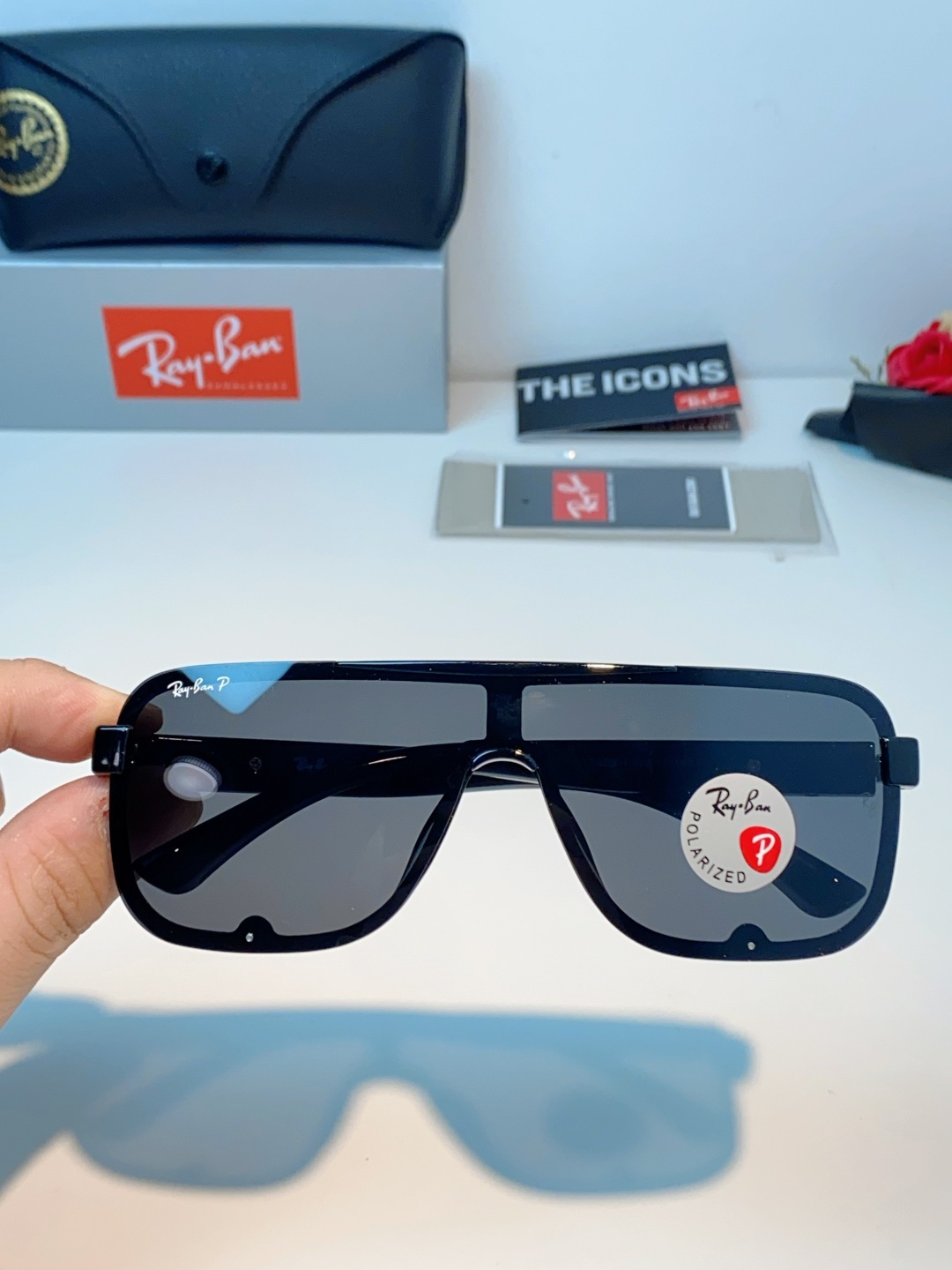 RayBan雷朋 2026新款飞行员式偏光墨镜以雷朋标志性的潮流基因，打造这副兼具型格与实力的太阳镜。一