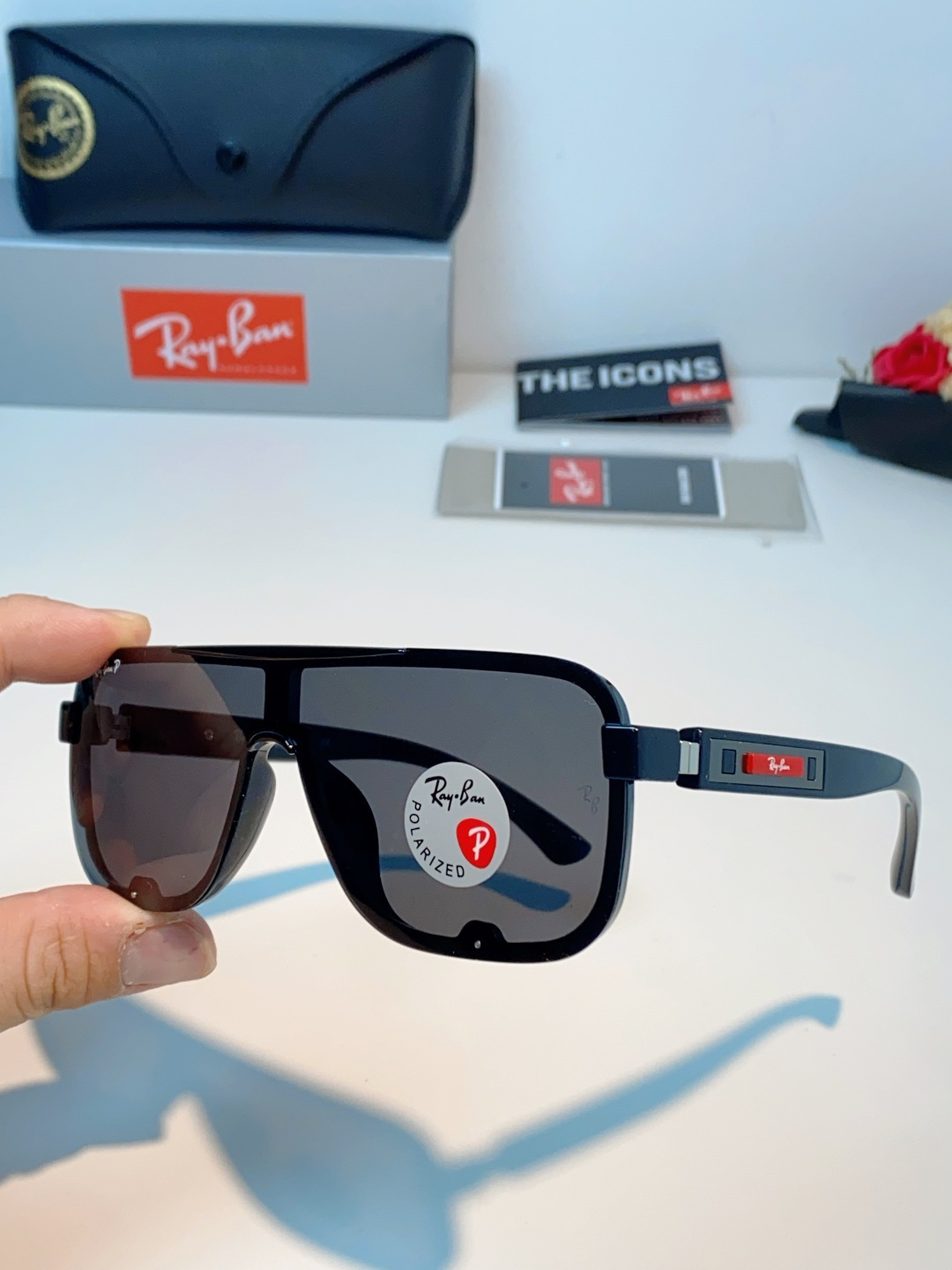 RayBan雷朋 2026新款飞行员式偏光墨镜以雷朋标志性的潮流基因，打造这副兼具型格与实力的太阳镜。一