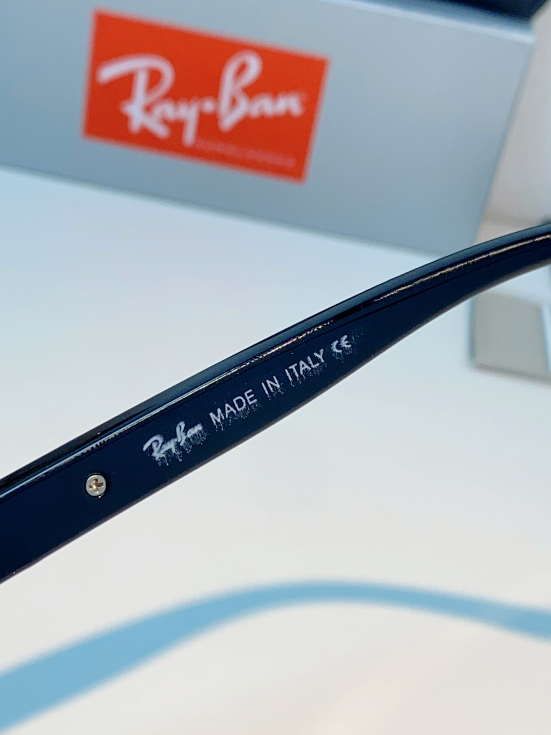 RayBan雷朋 2026新款飞行员式偏光墨镜以雷朋标志性的潮流基因，打造这副兼具型格与实力的太阳镜。一