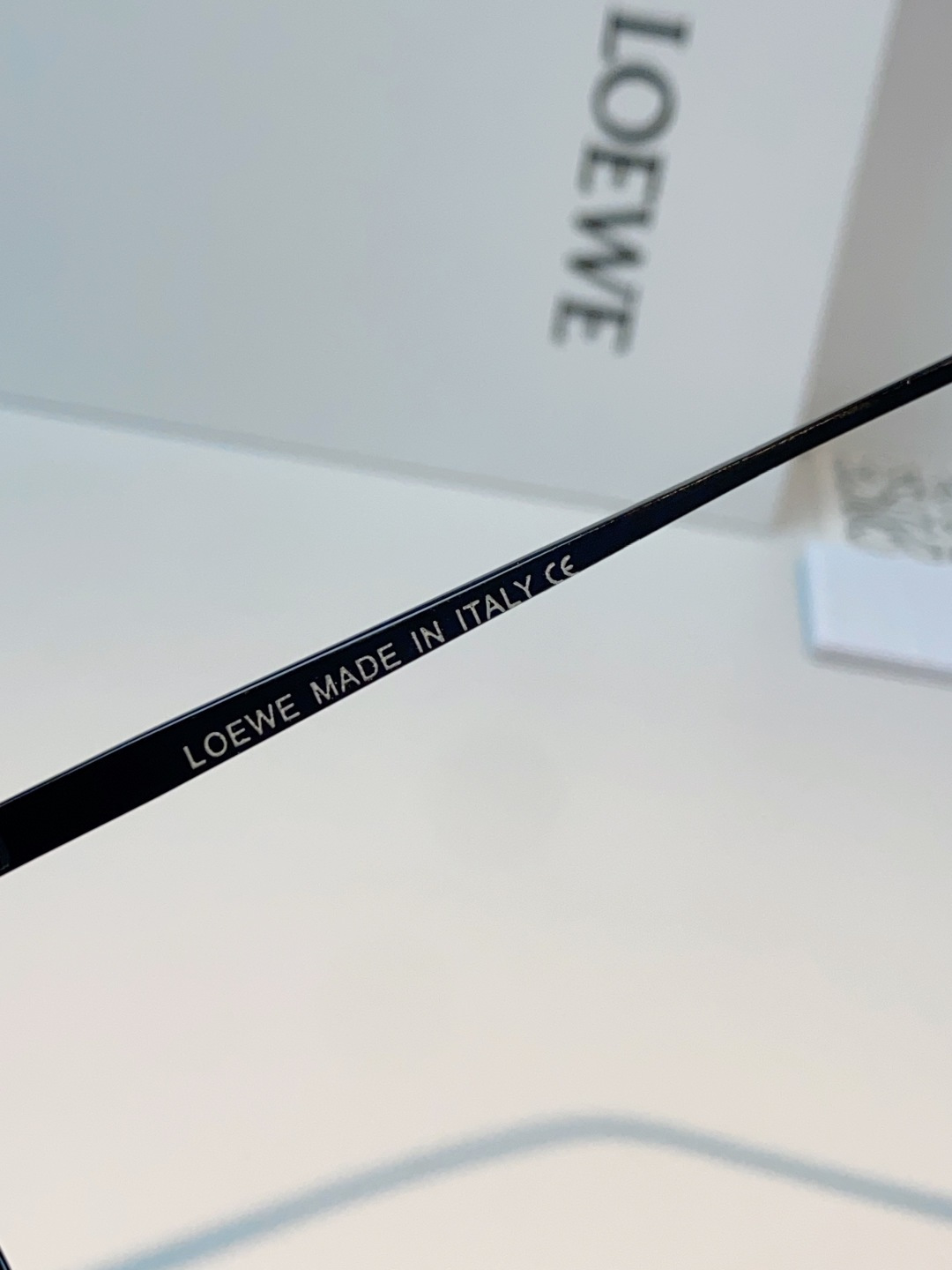 LOEWE罗意威 2026新款 复古圆框金属墨镜 | 低调文艺氛围感利器，利落的复古细金属圆框廓形，线条
