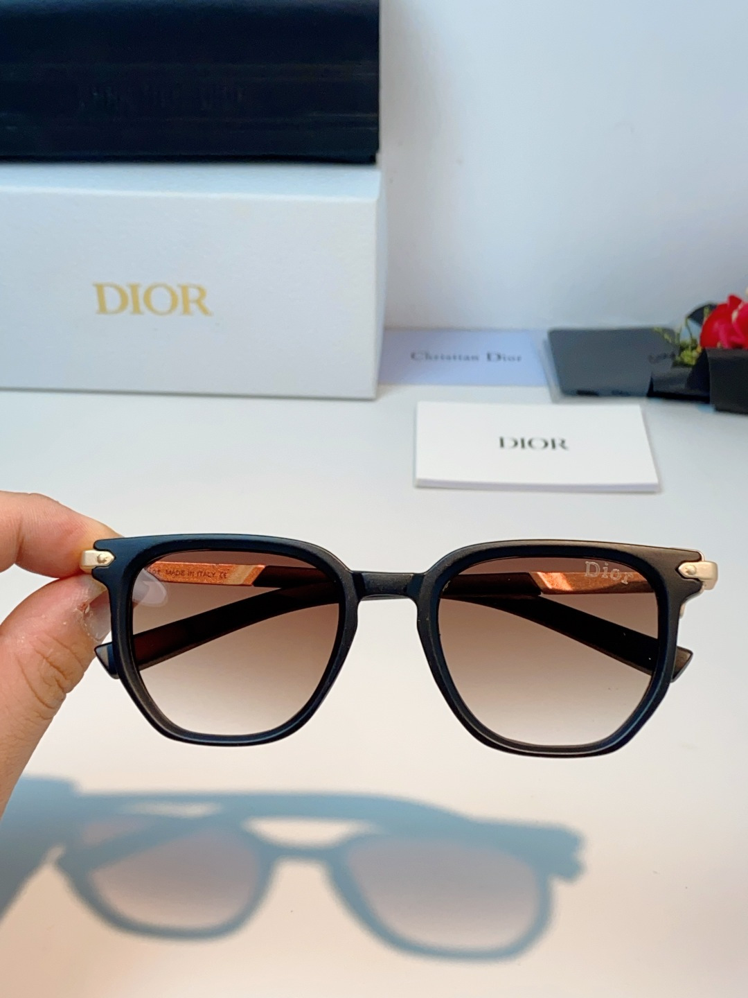 Dior迪奥  新款方形墨镜 | 都市轻熟风质感之选，利落廓形，低调的法式精致，经典的方形镜框，线条利落