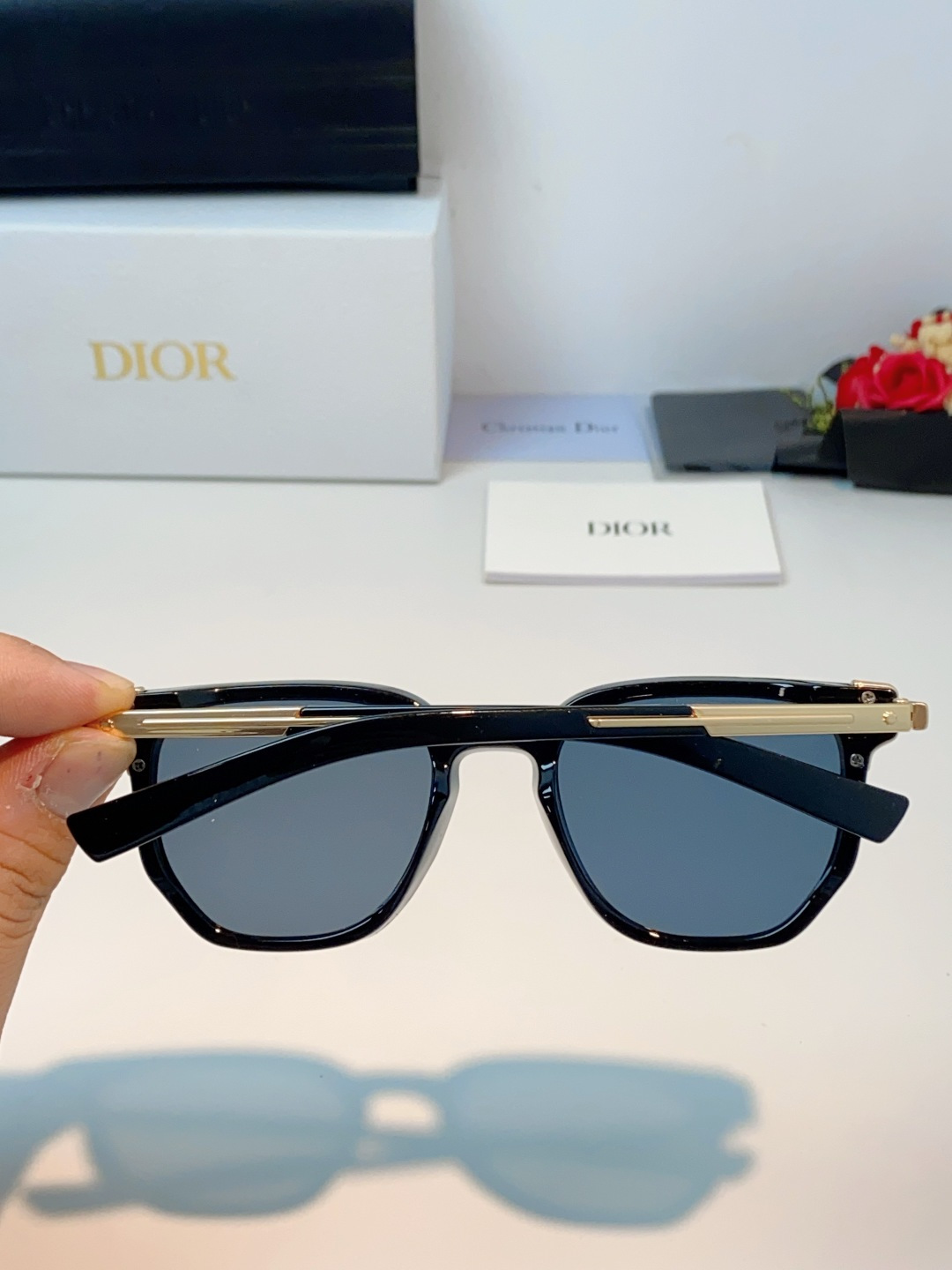 Dior迪奥  新款方形墨镜 | 都市轻熟风质感之选，利落廓形，低调的法式精致，经典的方形镜框，线条利落