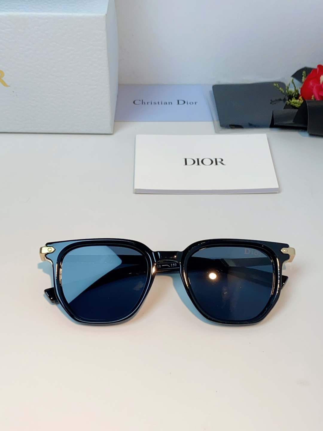 Dior迪奥  新款方形墨镜 | 都市轻熟风质感之选，利落廓形，低调的法式精致，经典的方形镜框，线条利落