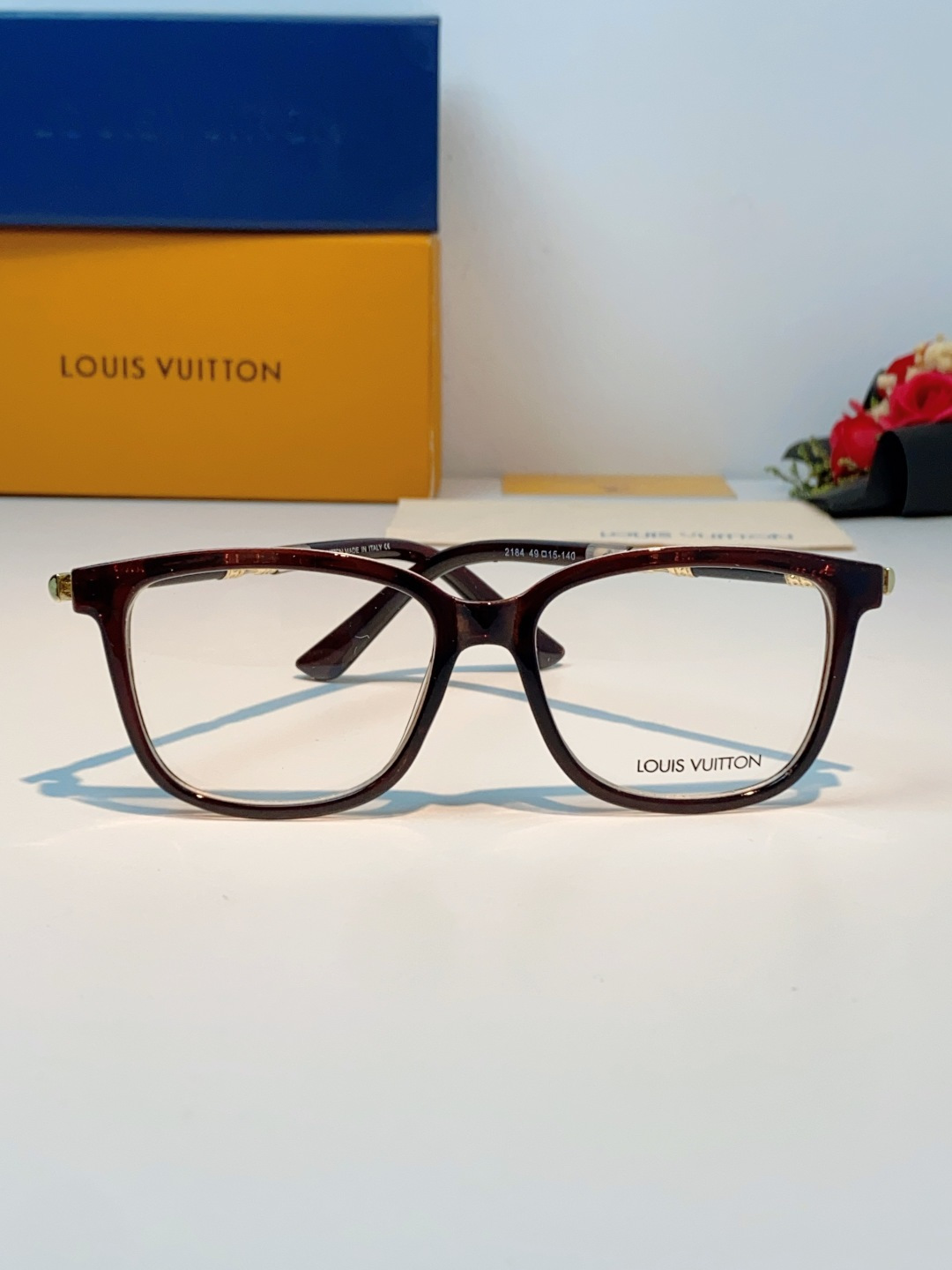 LOUIS VUITTON路易威登 经典光学镜框，以路易威登的匠心工艺，打造这副兼具优雅与力量感的光学镜