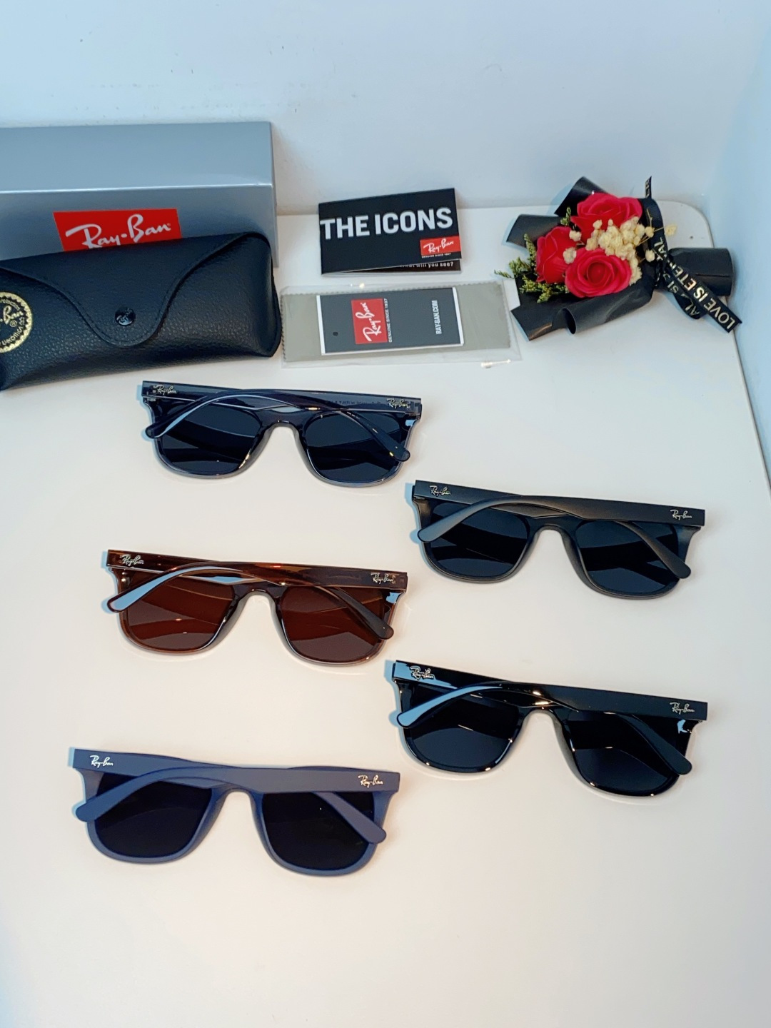 RayBan雷朋｜经典徒步旅行者系列墨镜｜永不过时的复古，✅ 经典韦福方形镜框专业偏光镜片，有效阻隔紫外