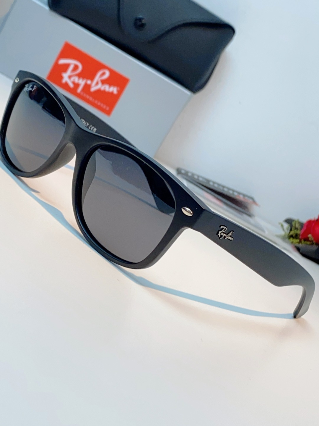 雷朋Ray‑Ban｜经典旅人系列墨镜，经典Wayfarer方框版型，万年不过时，不挑脸型不挑性别，男女同