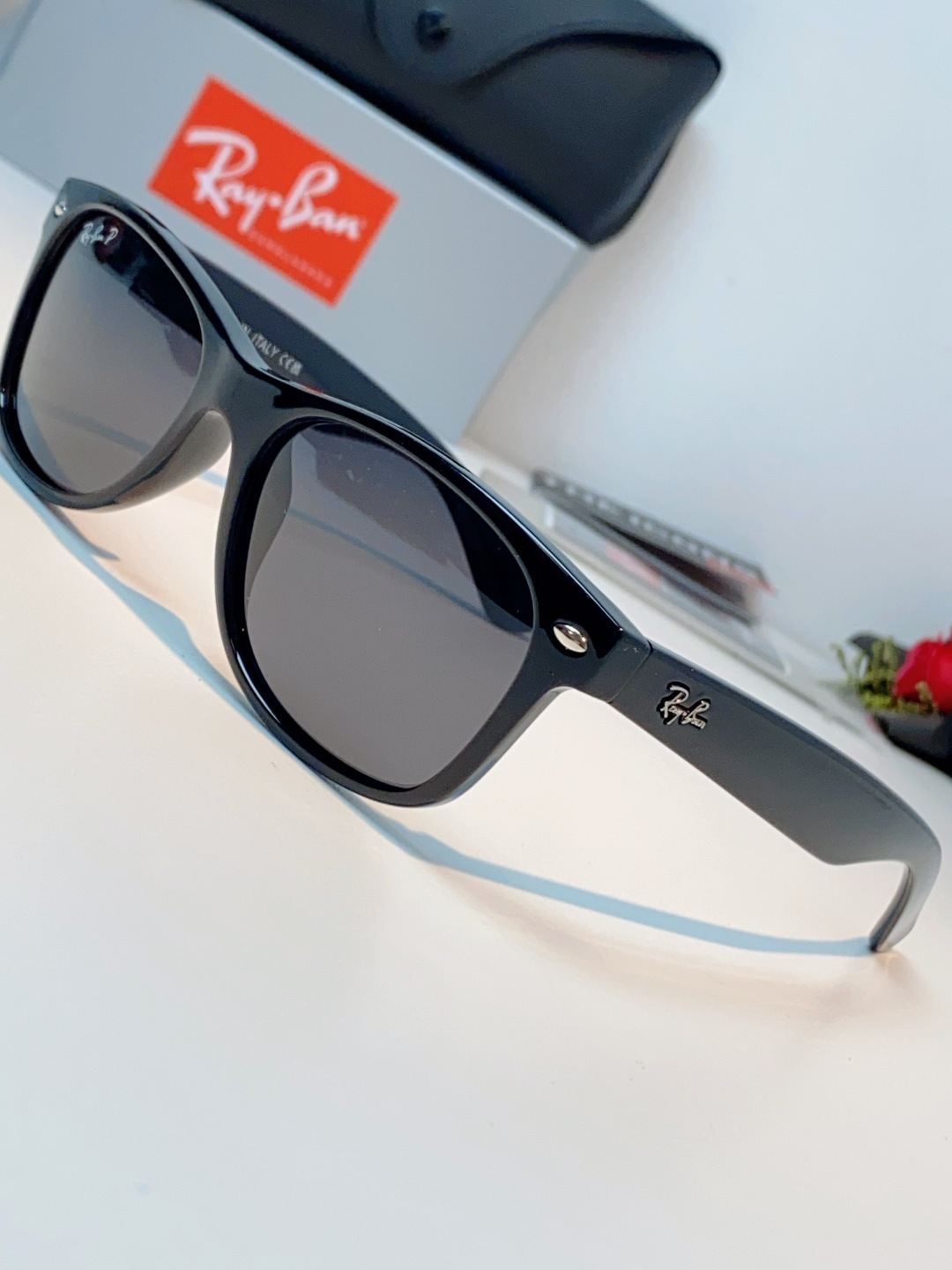 雷朋Ray‑Ban｜经典旅人系列墨镜，经典Wayfarer方框版型，万年不过时，不挑脸型不挑性别，男女同