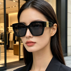 Dior迪奥 2026谁懂啊!这副Dior风玳瑁纹墨镜直接把法式优雅焊在脸上了😭 镜腿的金色方标细节真的太戳我了,搭配复 Dior迪奥 2026谁懂啊!这副Dior风玳瑁纹墨镜直接把法式优雅焊在脸上了😭 镜腿的金色方标细节真的太戳我了,搭配复