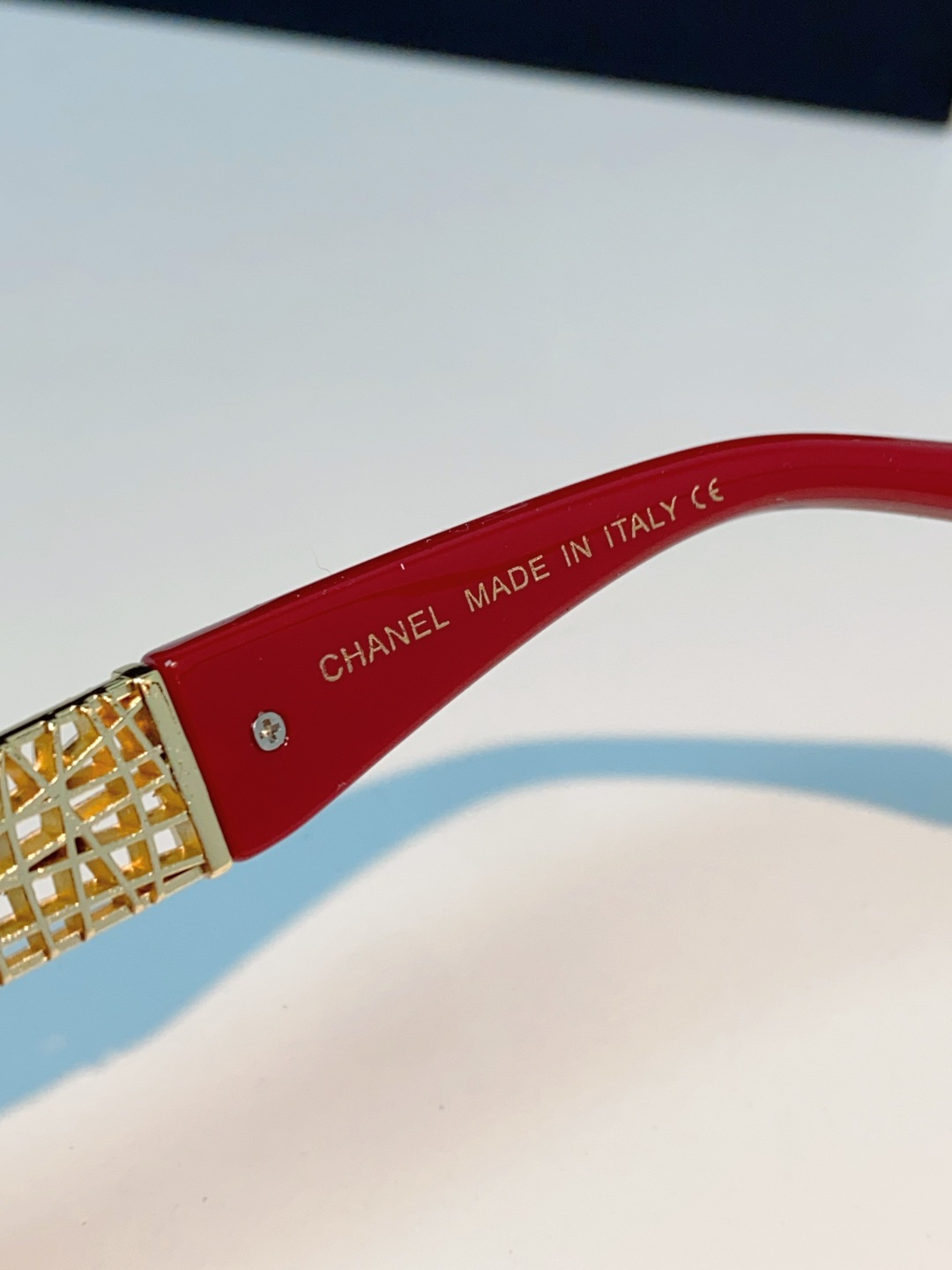 Chanel香奈儿 2026新款金饰墨镜，法式优雅永不落幕，菱格纹×双C，解锁贵气氛围感。通勤出街百搭不