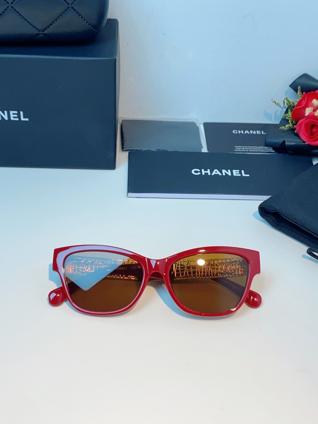 Chanel香奈儿 2026新款金饰墨镜，法式优雅永不落幕，菱格纹×双C，解锁贵气氛围感。通勤出街百搭不