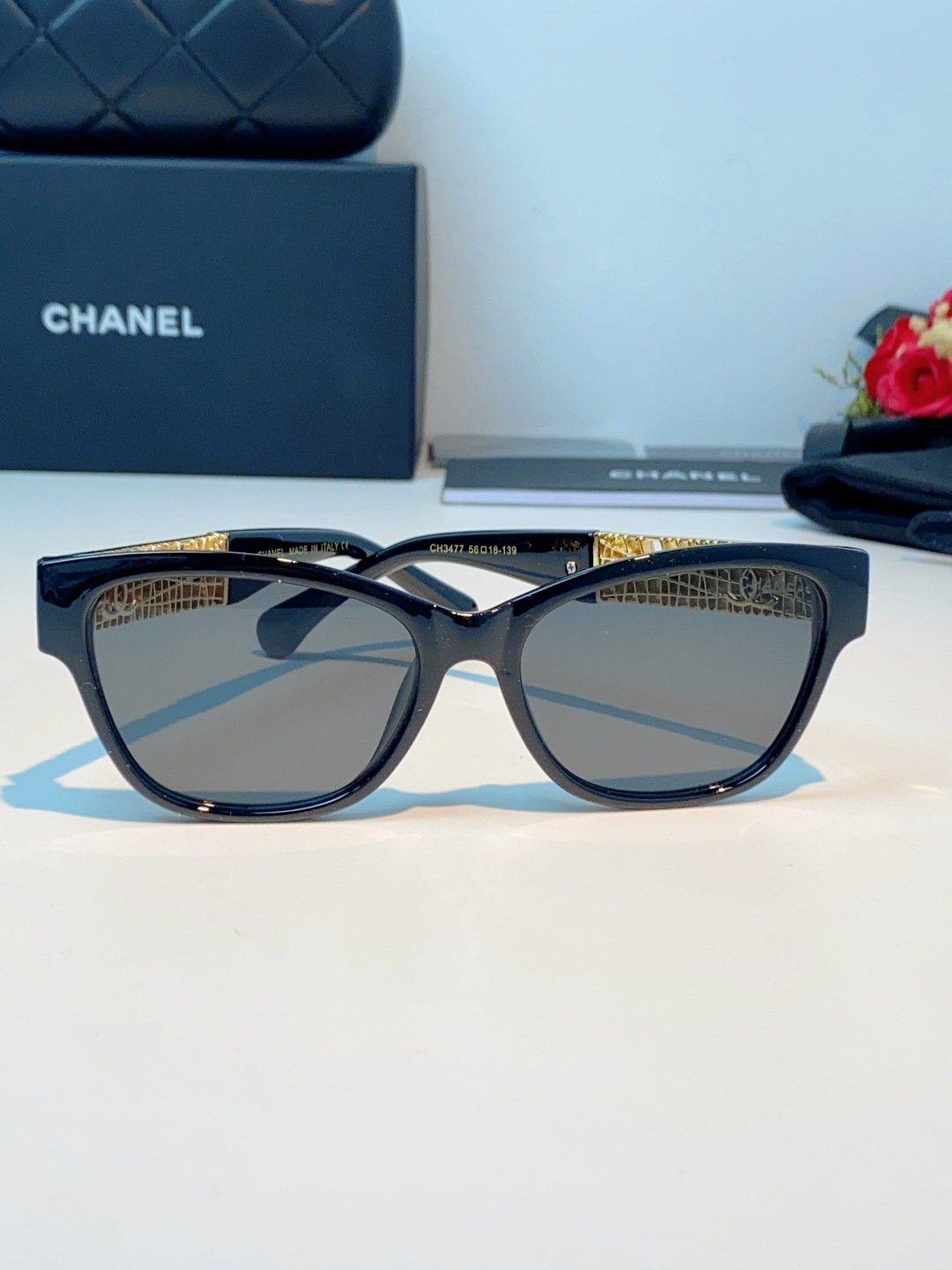 Chanel香奈儿 2026新款金饰墨镜，法式优雅永不落幕，菱格纹×双C，解锁贵气氛围感。通勤出街百搭不