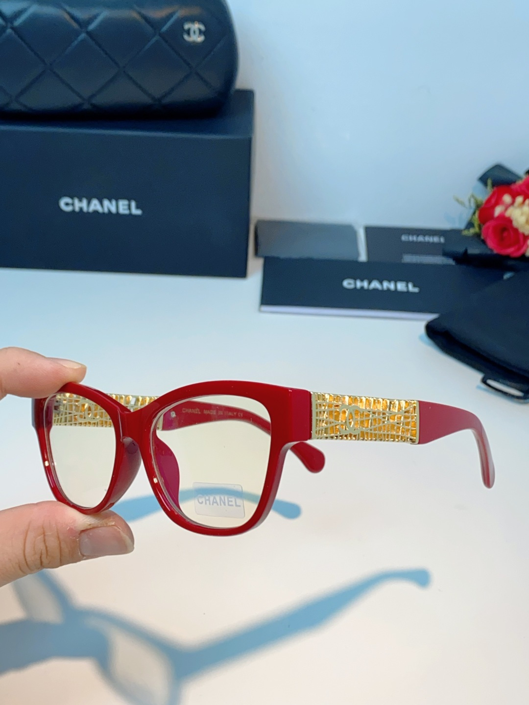 Chanel香奈儿 2026新款金饰墨镜，法式优雅永不落幕，菱格纹×双C，解锁贵气氛围感。通勤出街百搭不