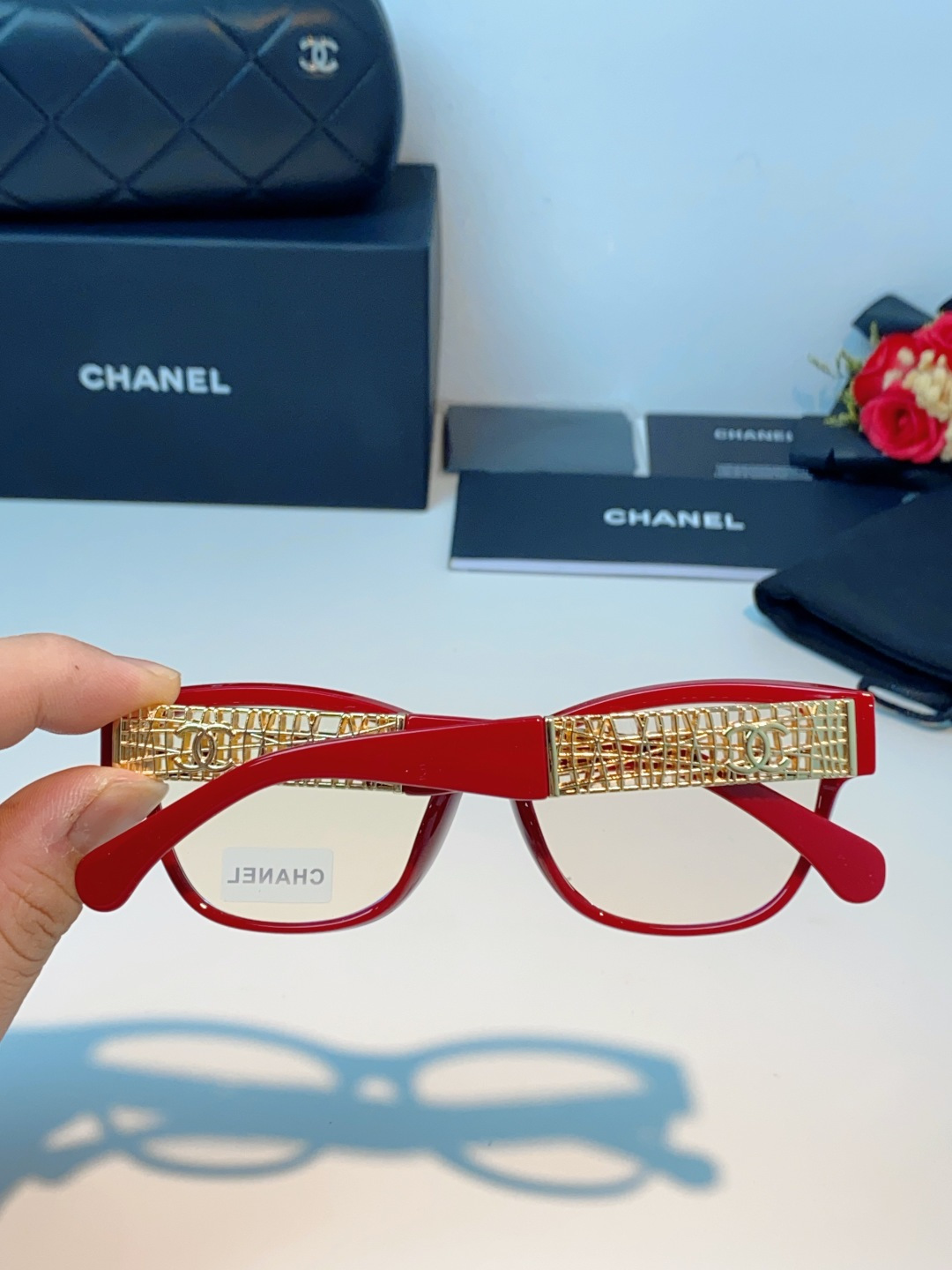 Chanel香奈儿 2026新款金饰墨镜，法式优雅永不落幕，菱格纹×双C，解锁贵气氛围感。通勤出街百搭不