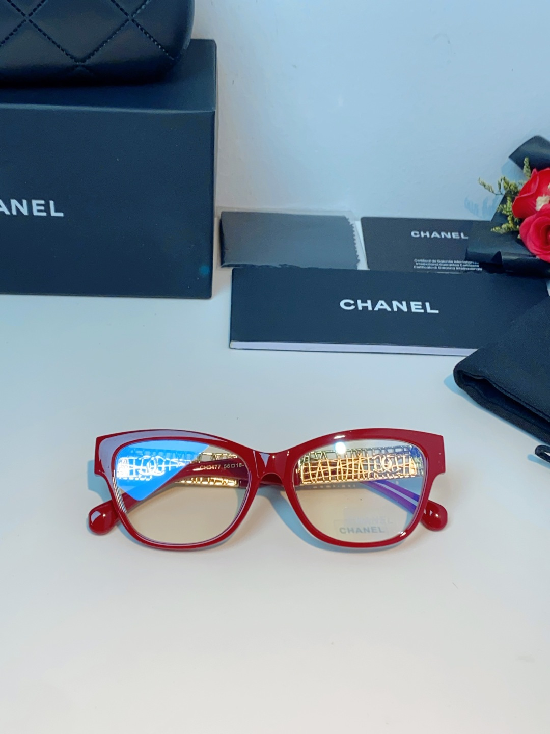 Chanel香奈儿 2026新款金饰墨镜，法式优雅永不落幕，菱格纹×双C，解锁贵气氛围感。通勤出街百搭不