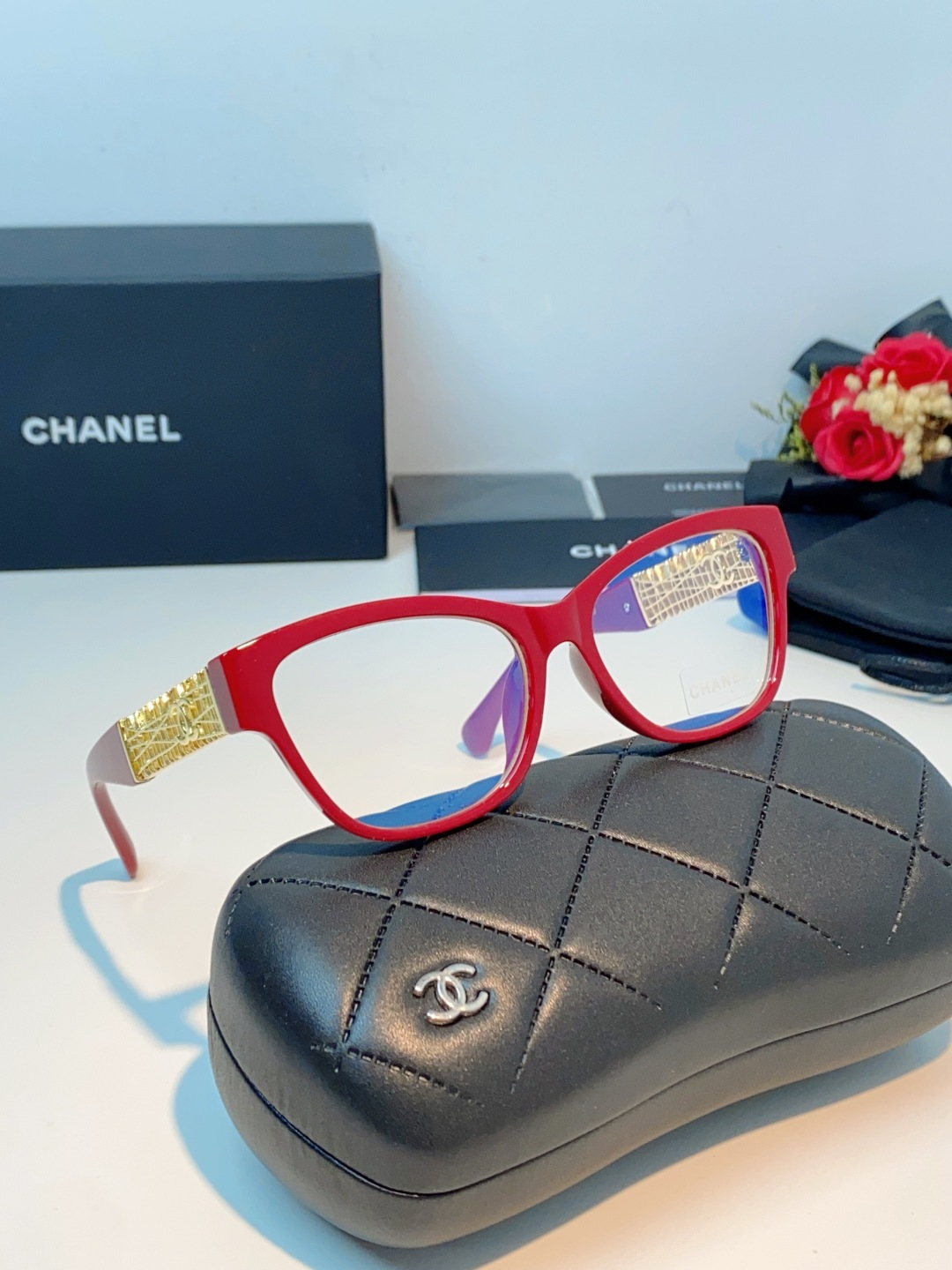 Chanel香奈儿 2026新款金饰墨镜，法式优雅永不落幕，菱格纹×双C，解锁贵气氛围感。通勤出街百搭不